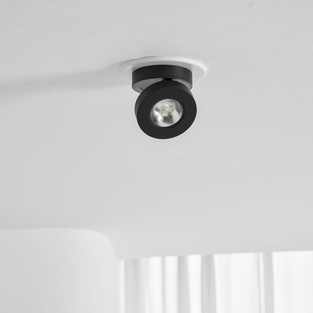 Round Rotating LED Downlight – Adjustable Precision for Modern Interiors