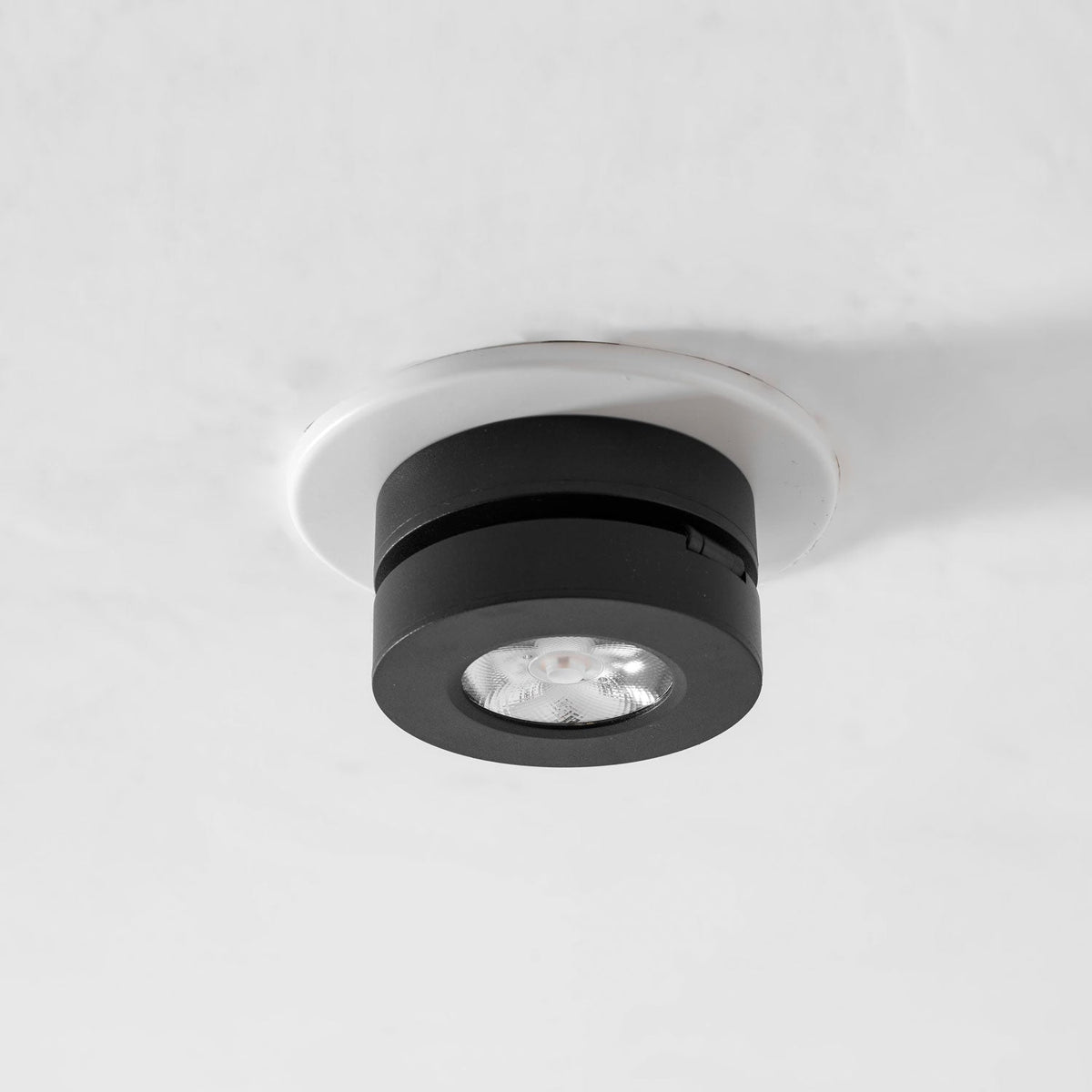 Round Rotating LED Downlight – Adjustable Precision for Modern Interiors