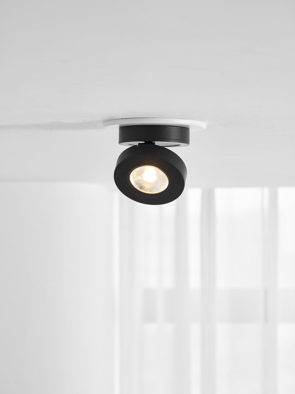 Round Rotating LED Downlight – Adjustable Precision for Modern Interiors