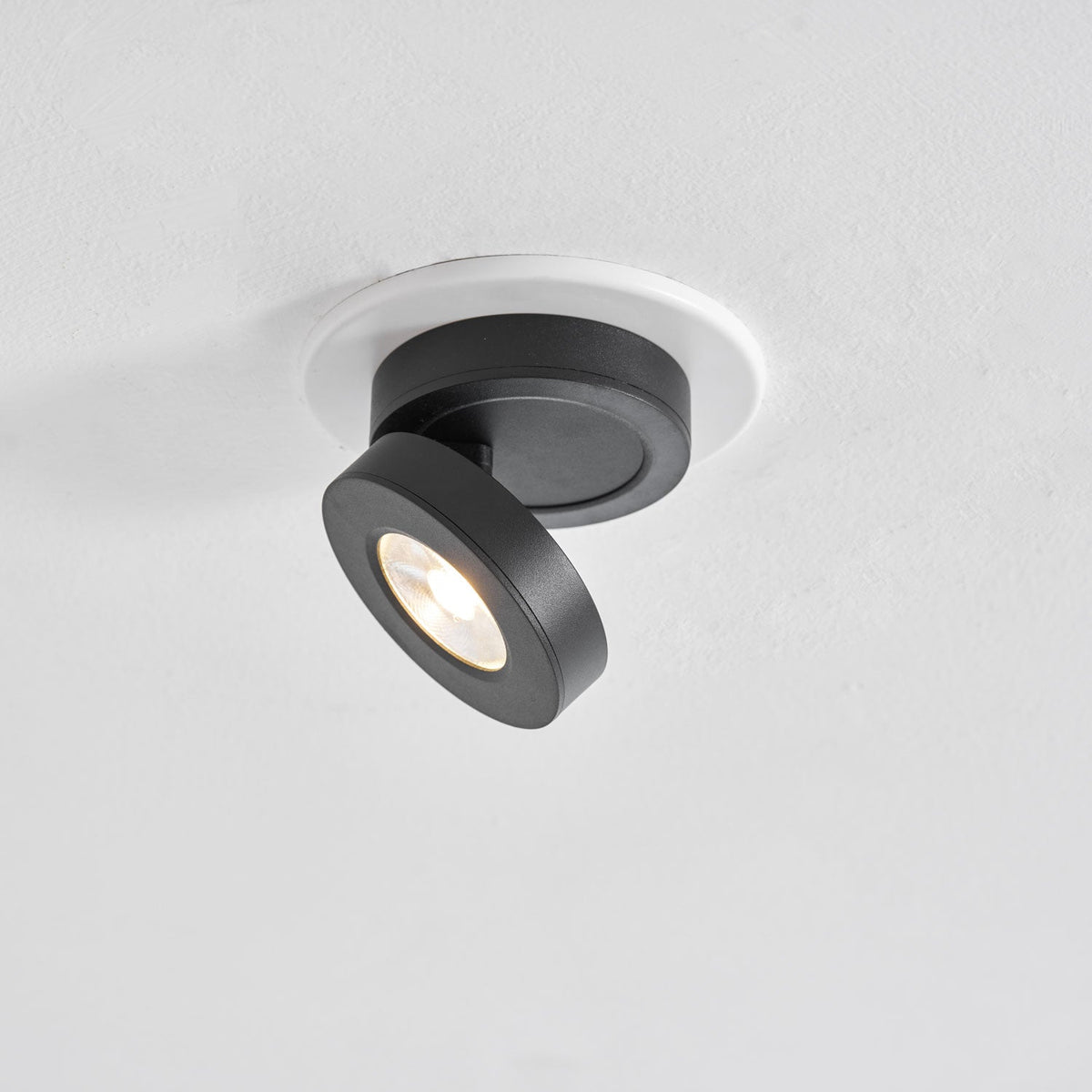 Round Rotating LED Downlight – Adjustable Precision for Modern Interiors