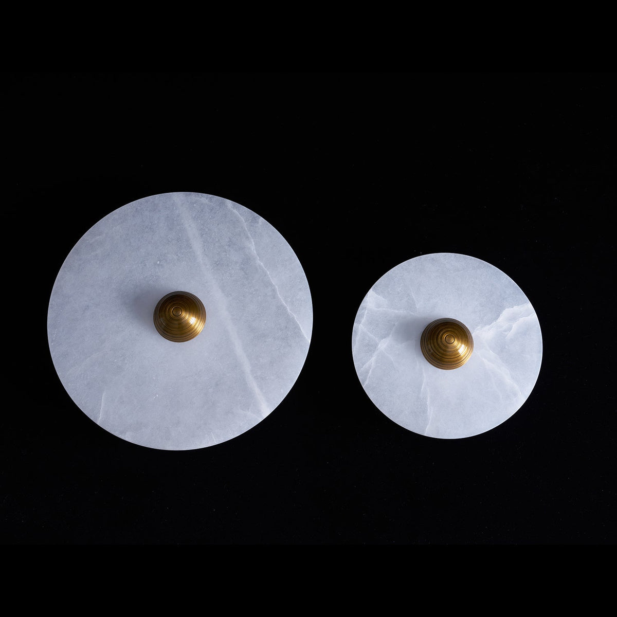 Nayra Alabaster Wall Sconce – Sculpted LED Wall Light in Natural Stone