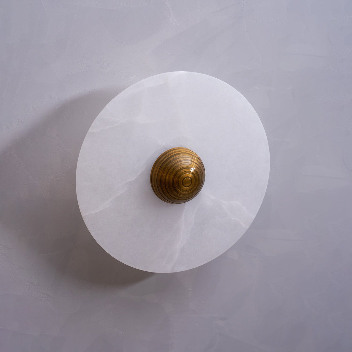Nayra Alabaster Wall Sconce – Sculpted LED Wall Light in Natural Stone