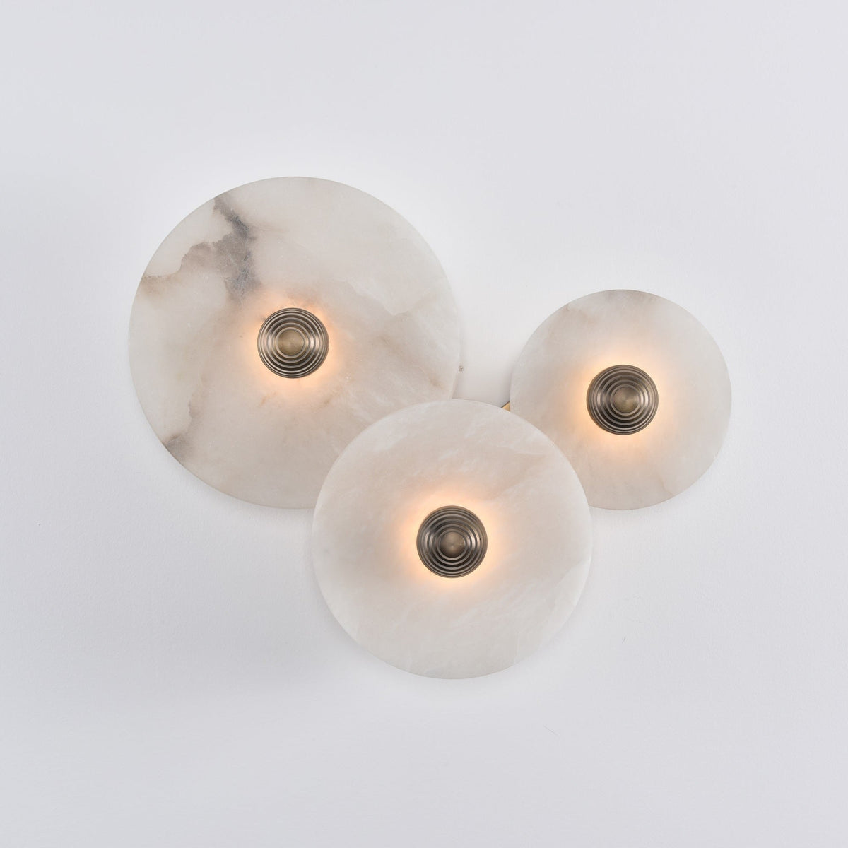 Nayra Alabaster Wall Sconce – Sculpted LED Wall Light in Natural Stone