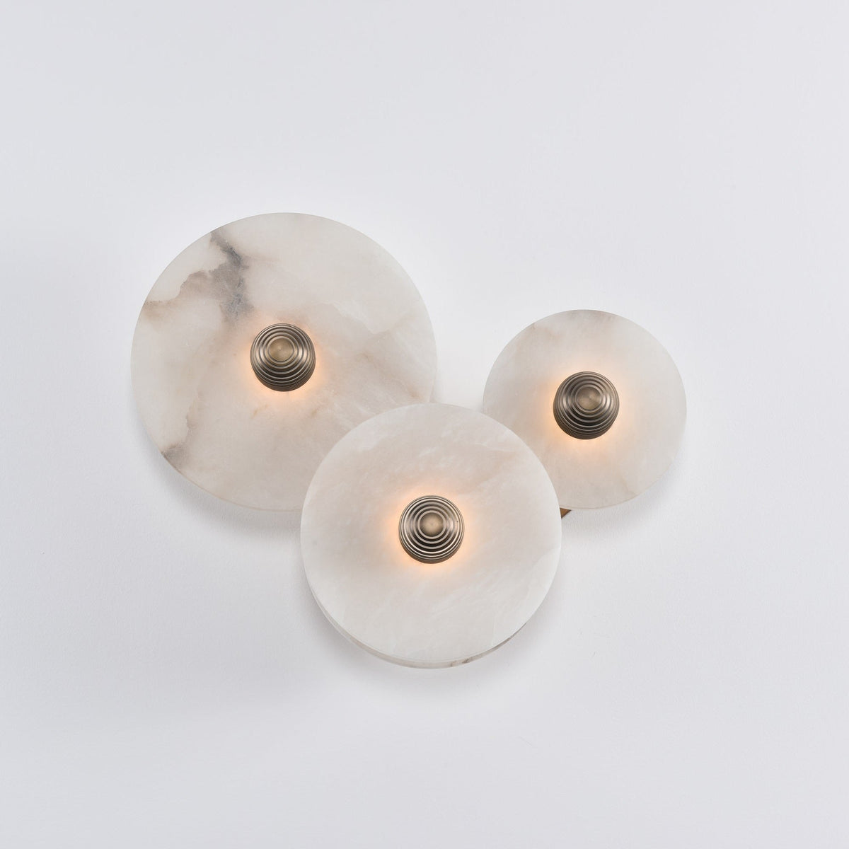 Nayra Alabaster Wall Sconce – Sculpted LED Wall Light in Natural Stone