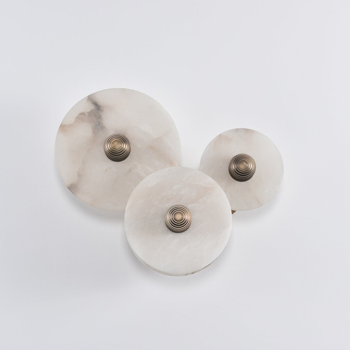 Nayra Alabaster Wall Sconce – Sculpted LED Wall Light in Natural Stone
