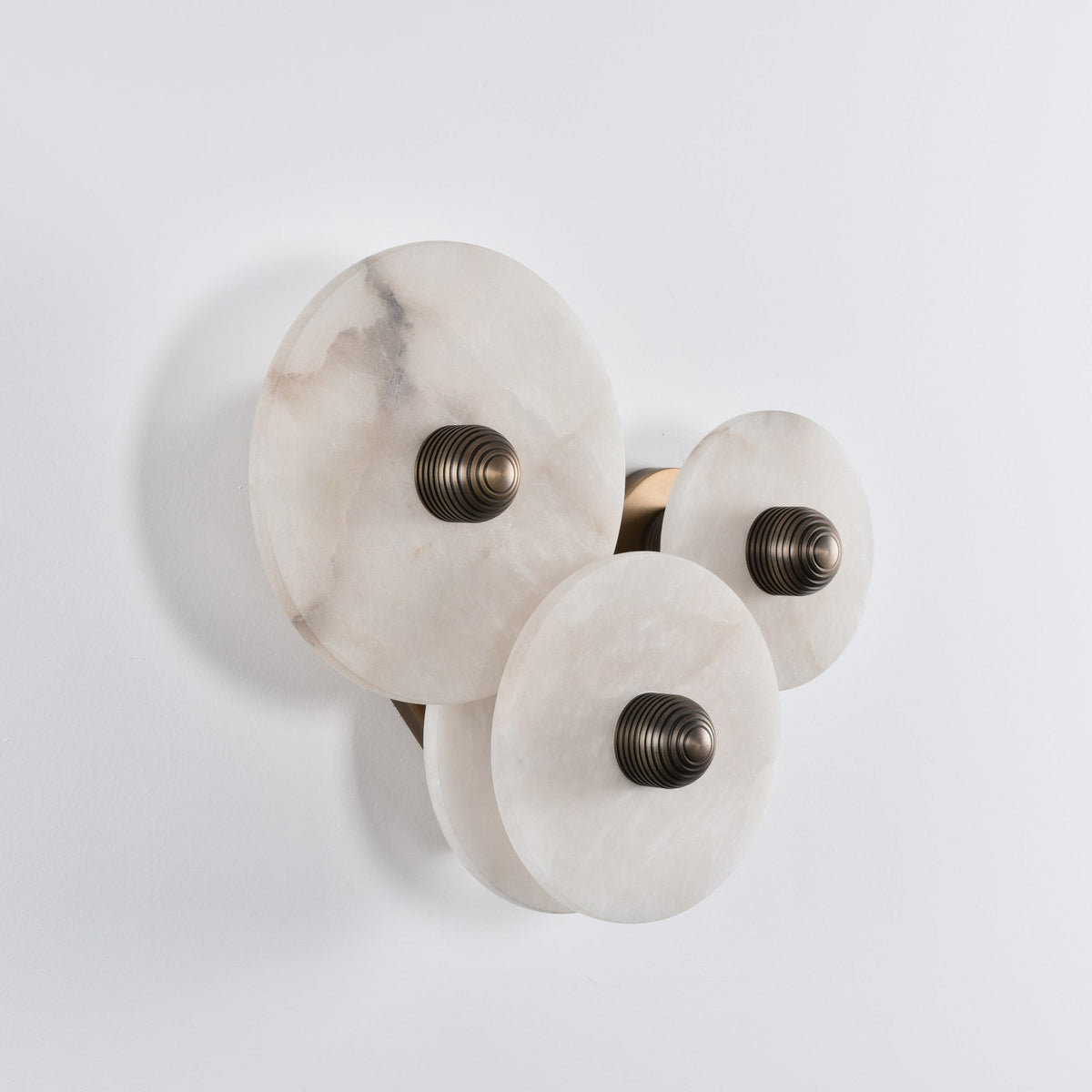 Nayra Alabaster Wall Sconce – Sculpted LED Wall Light in Natural Stone