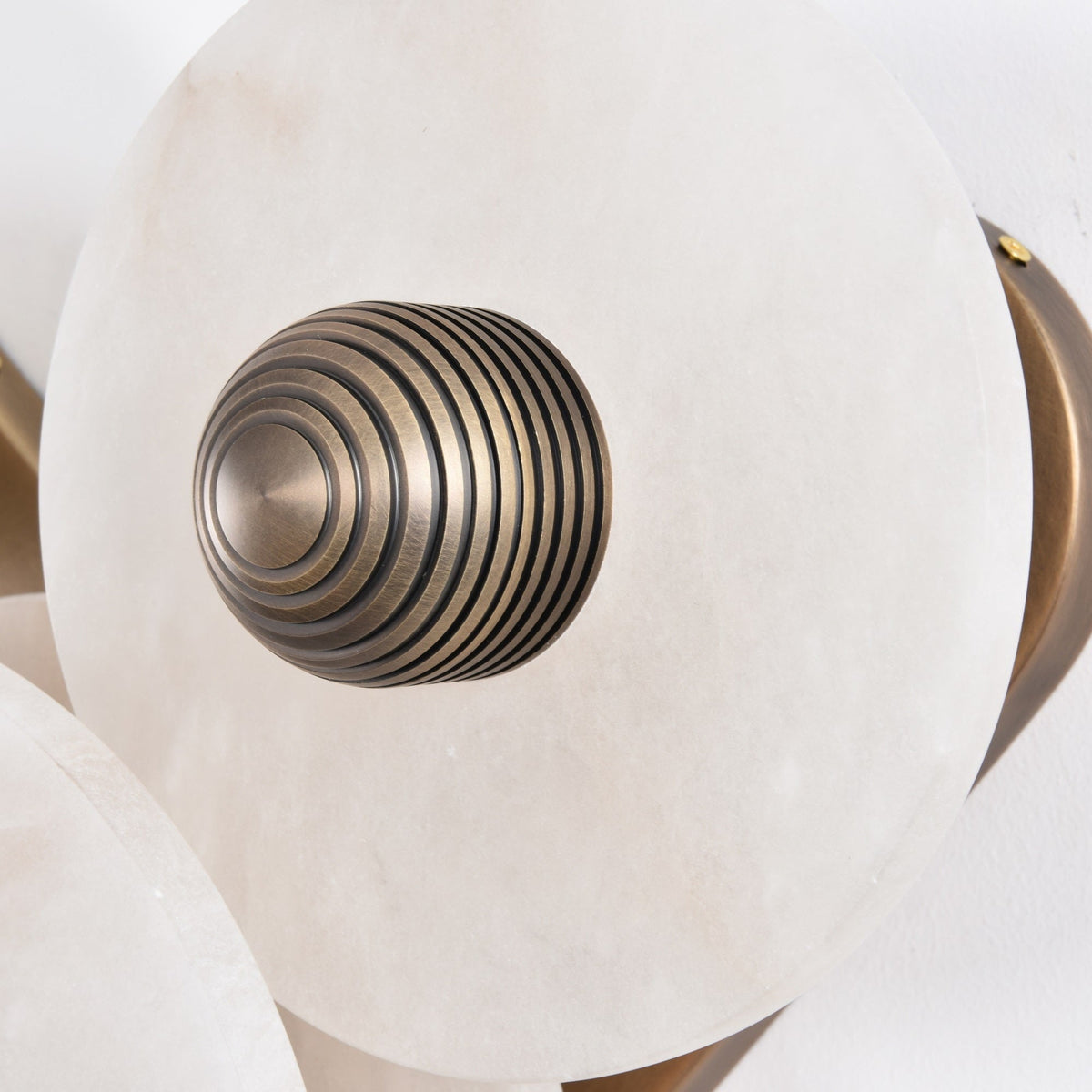 Nayra Alabaster Wall Sconce – Sculpted LED Wall Light in Natural Stone