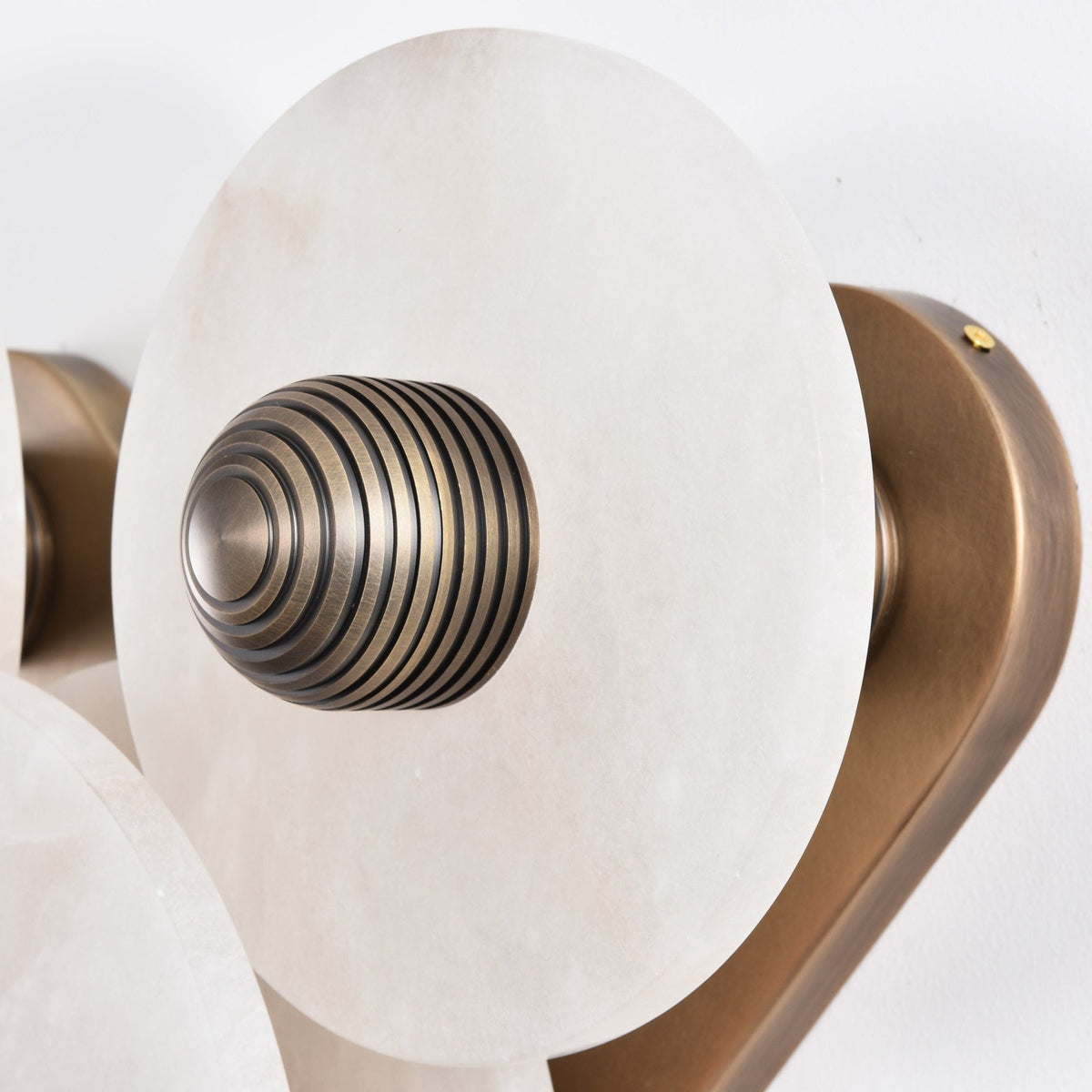 Nayra Alabaster Wall Sconce – Sculpted LED Wall Light in Natural Stone