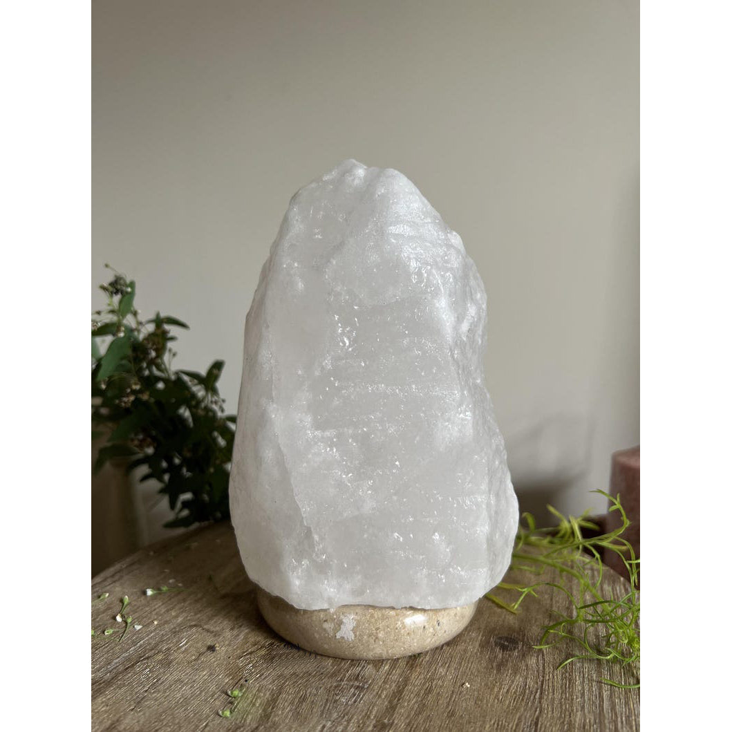 salt-stone-table-lamp