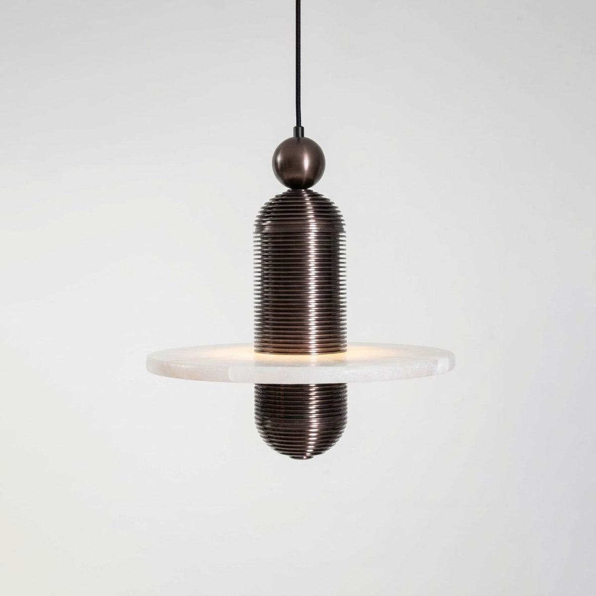 Saturn Alabaster Pendant Light – Sculptural Brass LED Chandelier