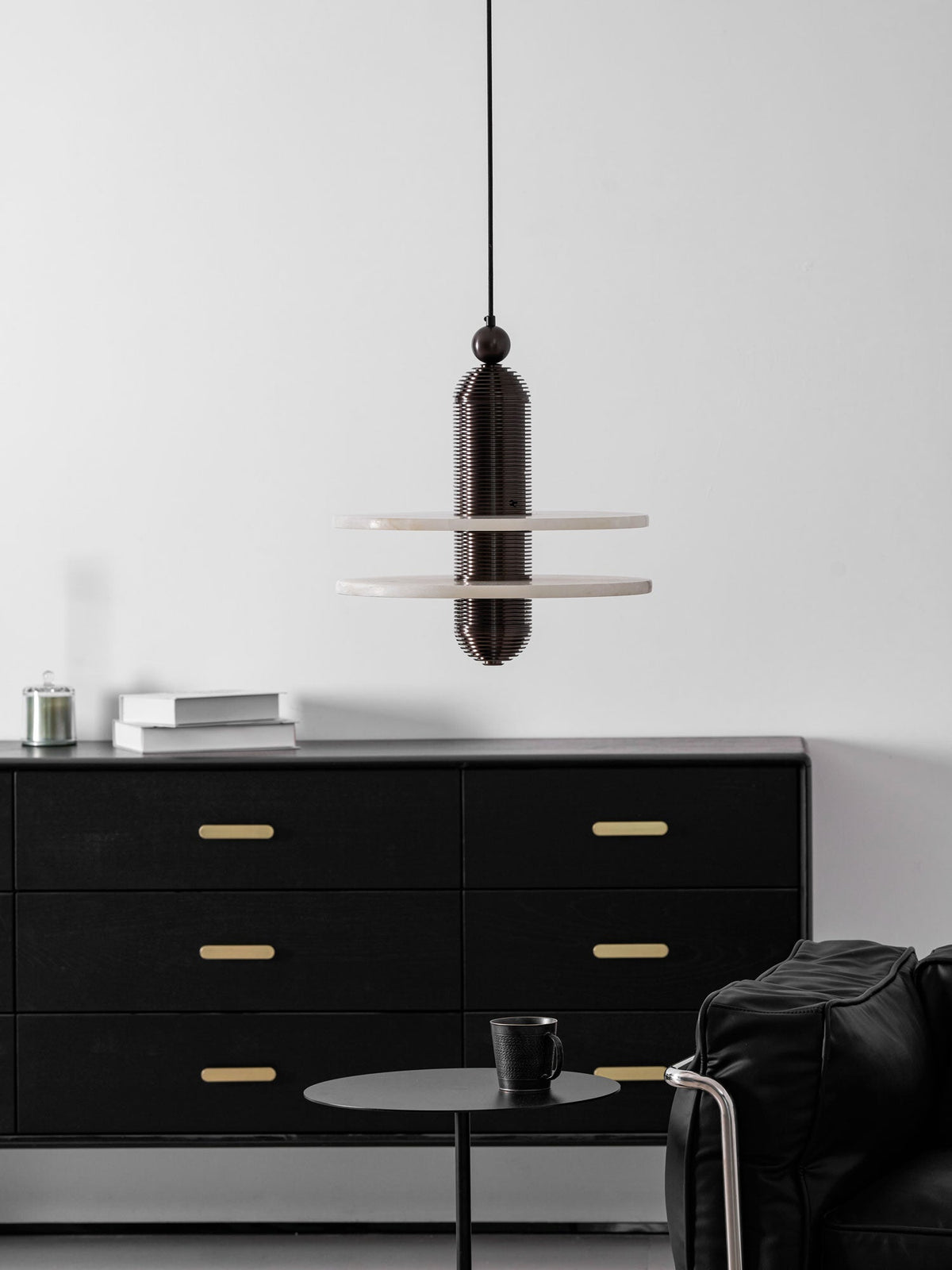 Saturn Alabaster Pendant Light – Sculptural Brass LED Chandelier