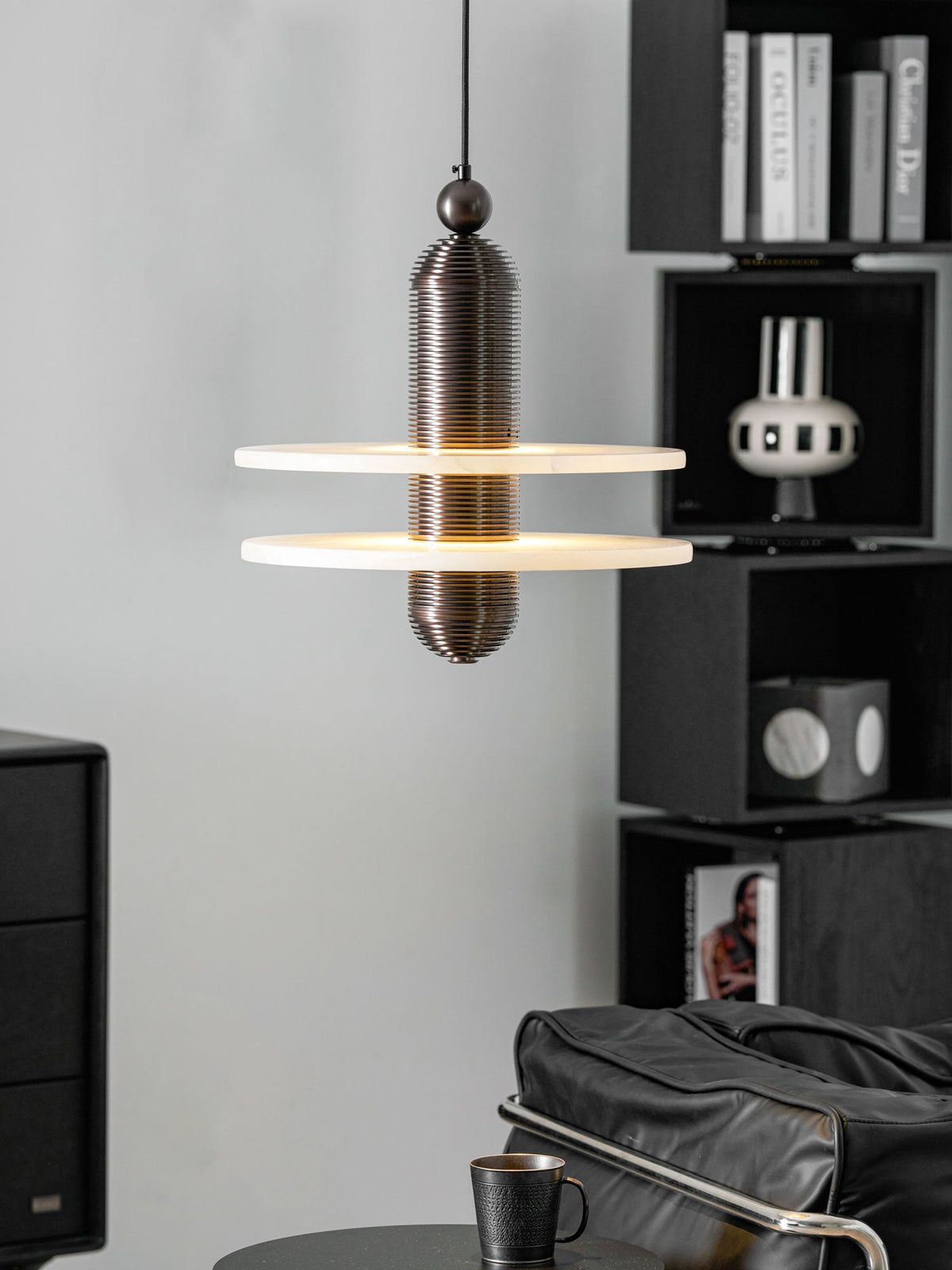 Saturn Alabaster Pendant Light – Sculptural Brass LED Chandelier