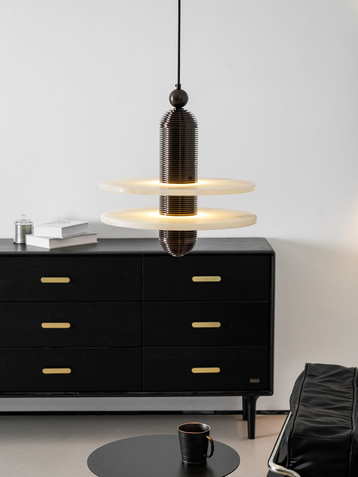 Saturn Alabaster Pendant Light – Sculptural Brass LED Chandelier