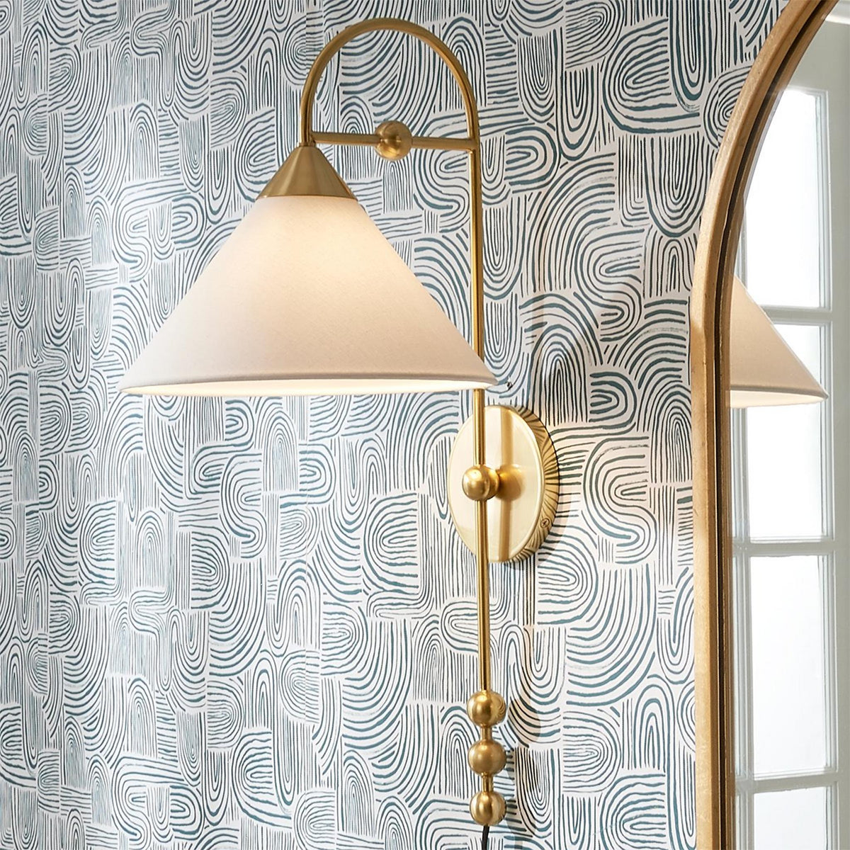 Savoe Plug In Sconce