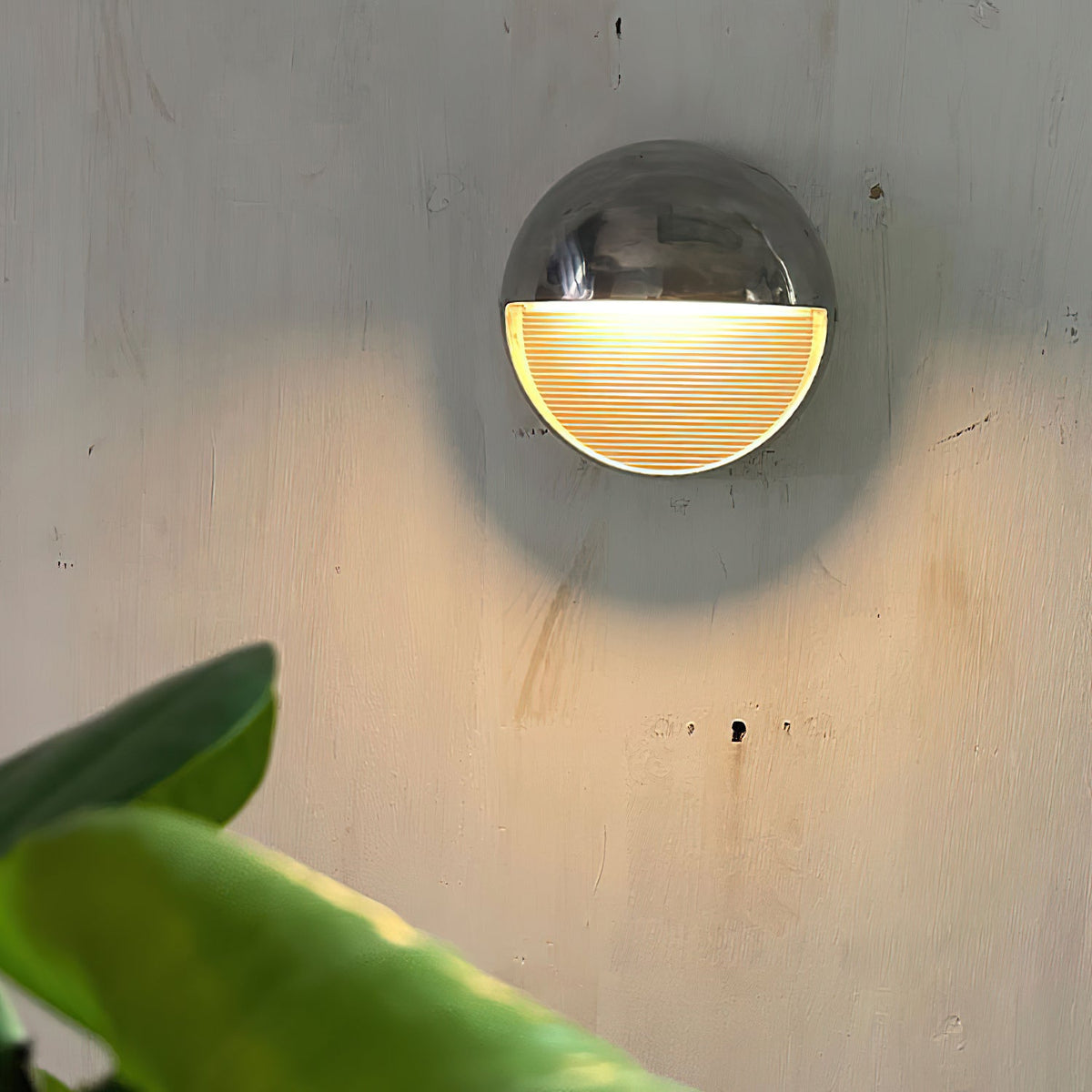 scorpius-outdoor-wall-lamp