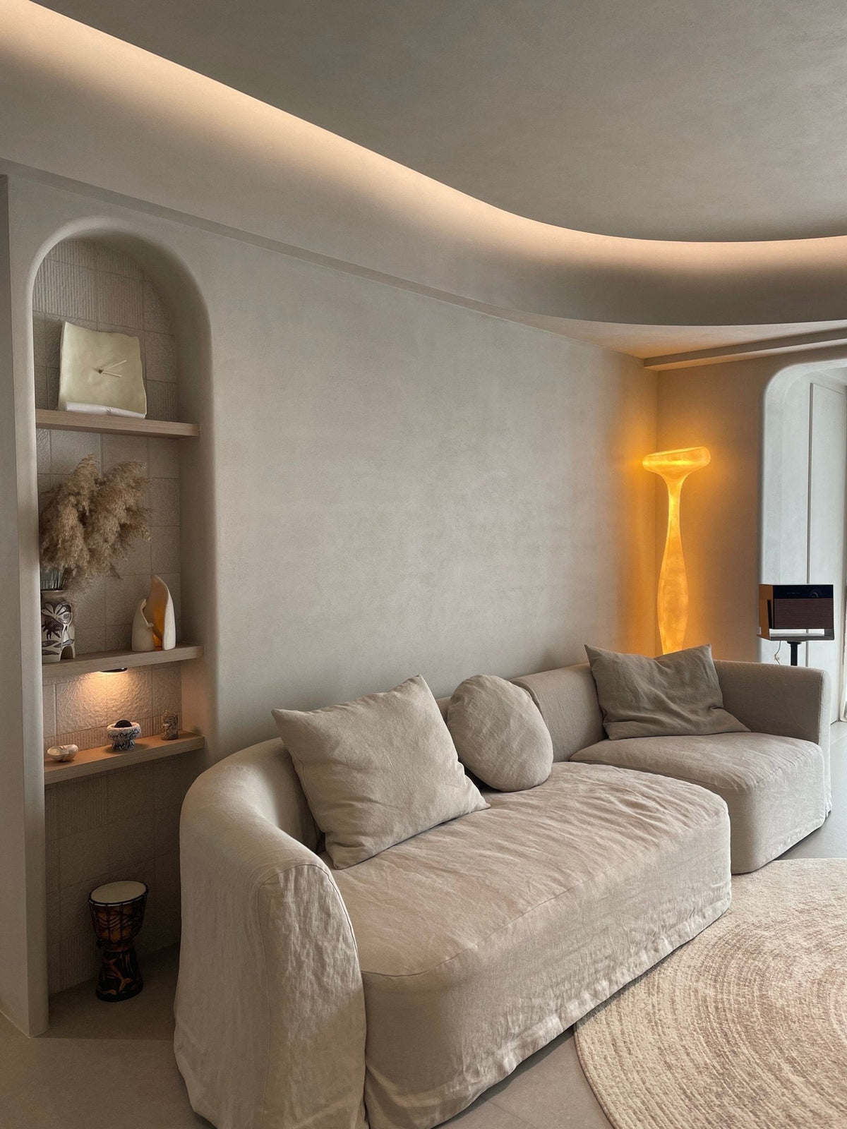 Sculptural Resin Floor Lamp with Integrated LED for Modern Interiors