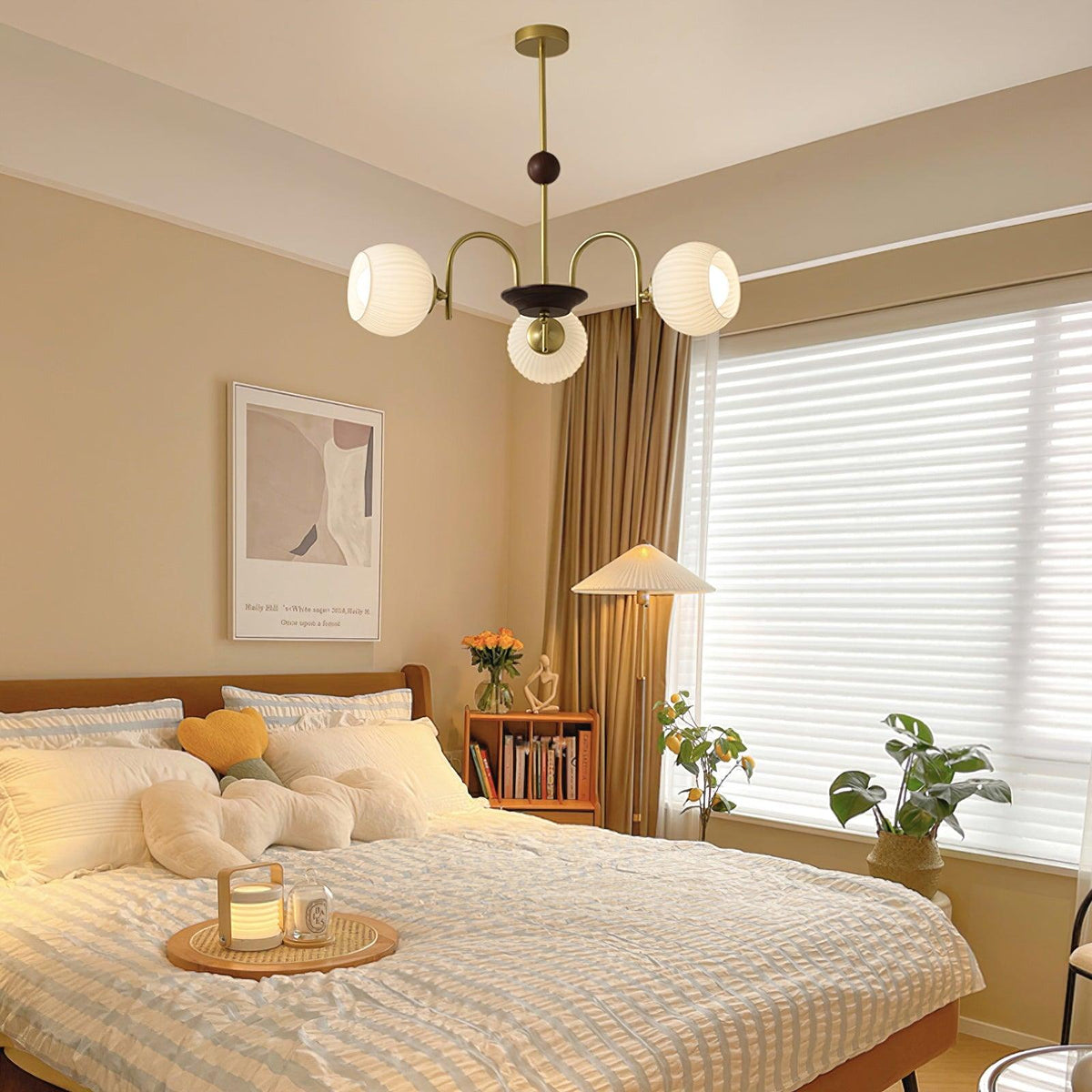 sculptural-glass-ribbed-chandelier
