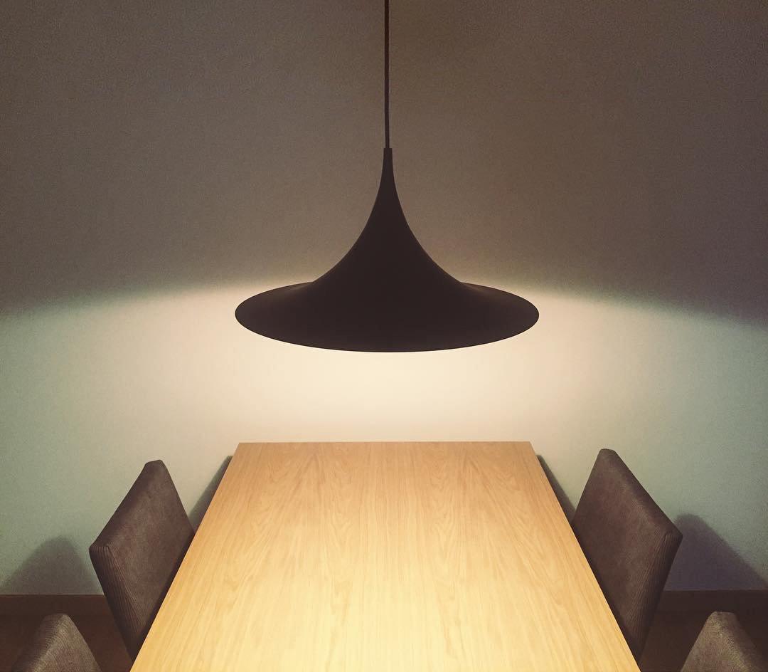 Semi Arch Pendant Light – Designer Aluminum Swag Lamp for Dining & Living Spaces