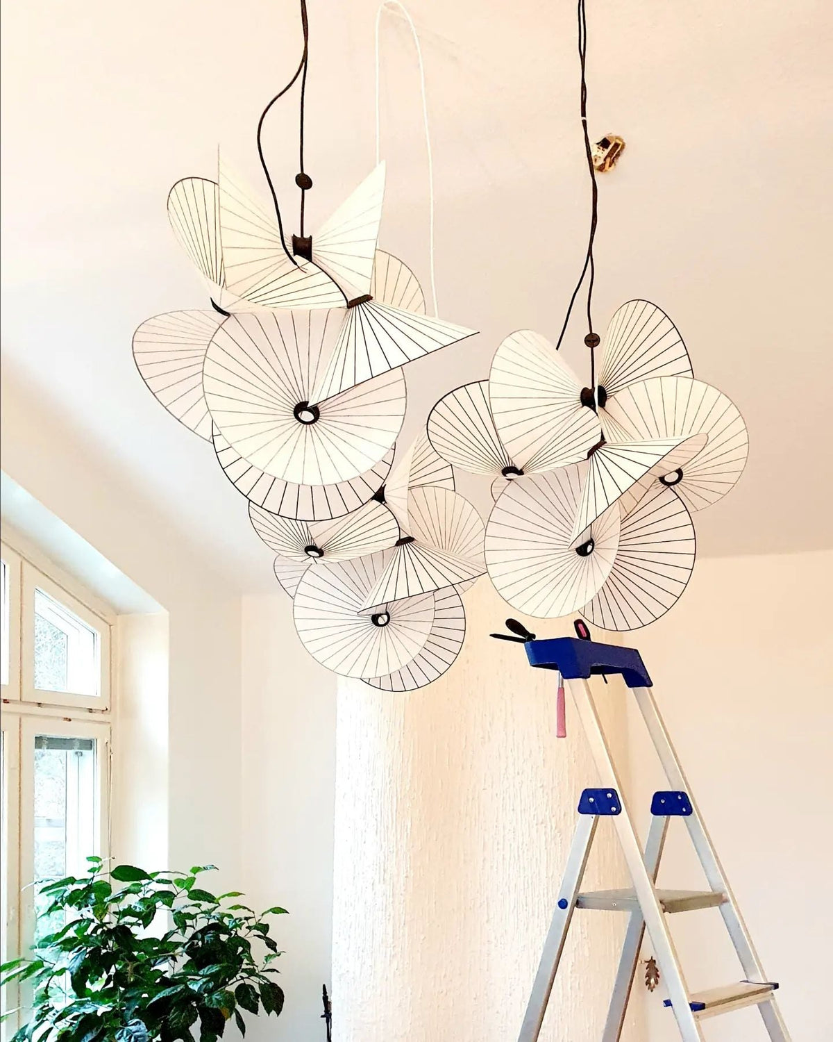 serpentine-pendant-light