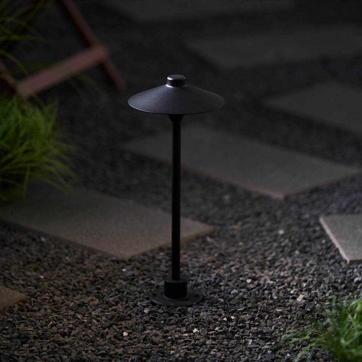 Shadowcap LED Path Light – Minimalist Outdoor Garden Lamp in Black