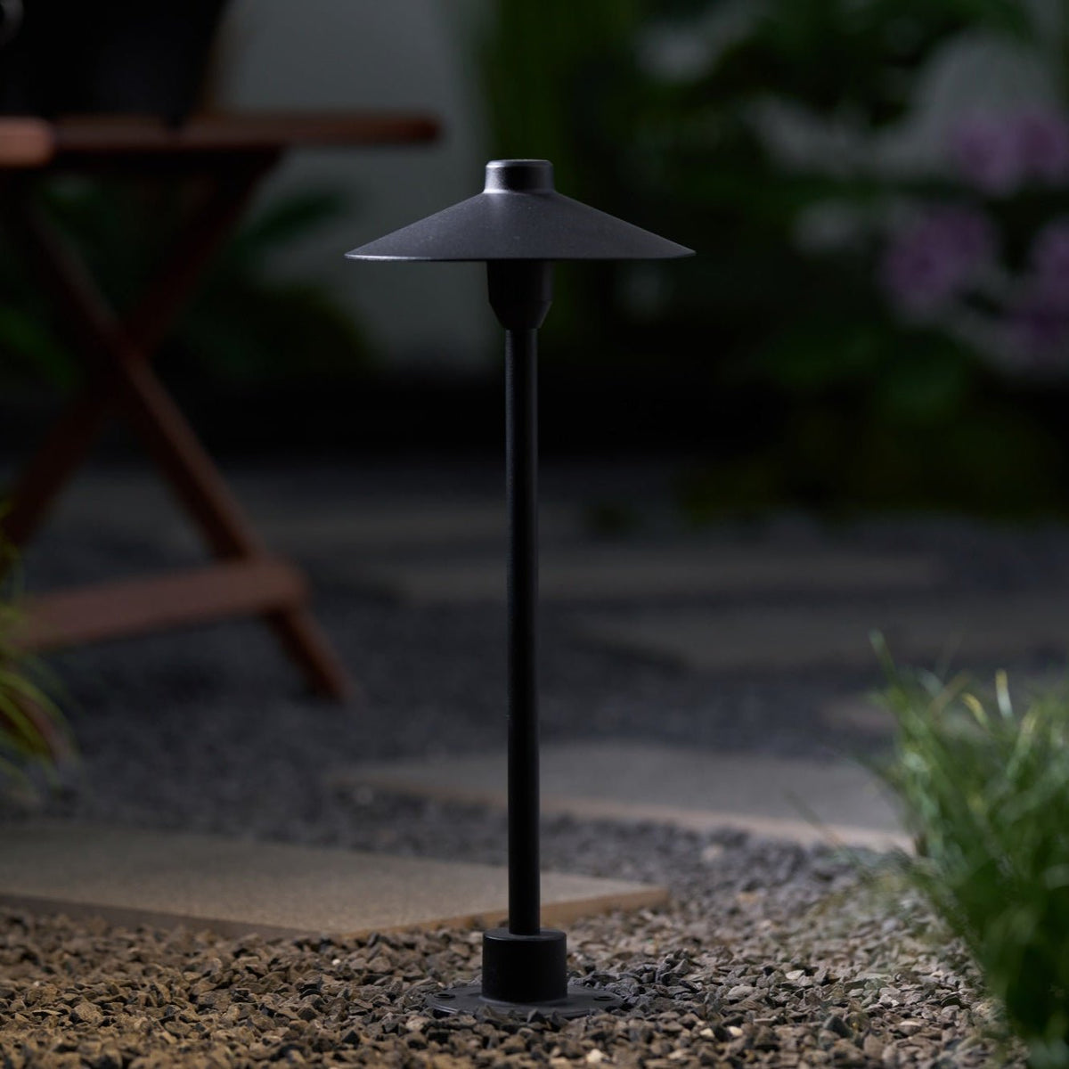 Shadowcap LED Path Light – Minimalist Outdoor Garden Lamp in Black