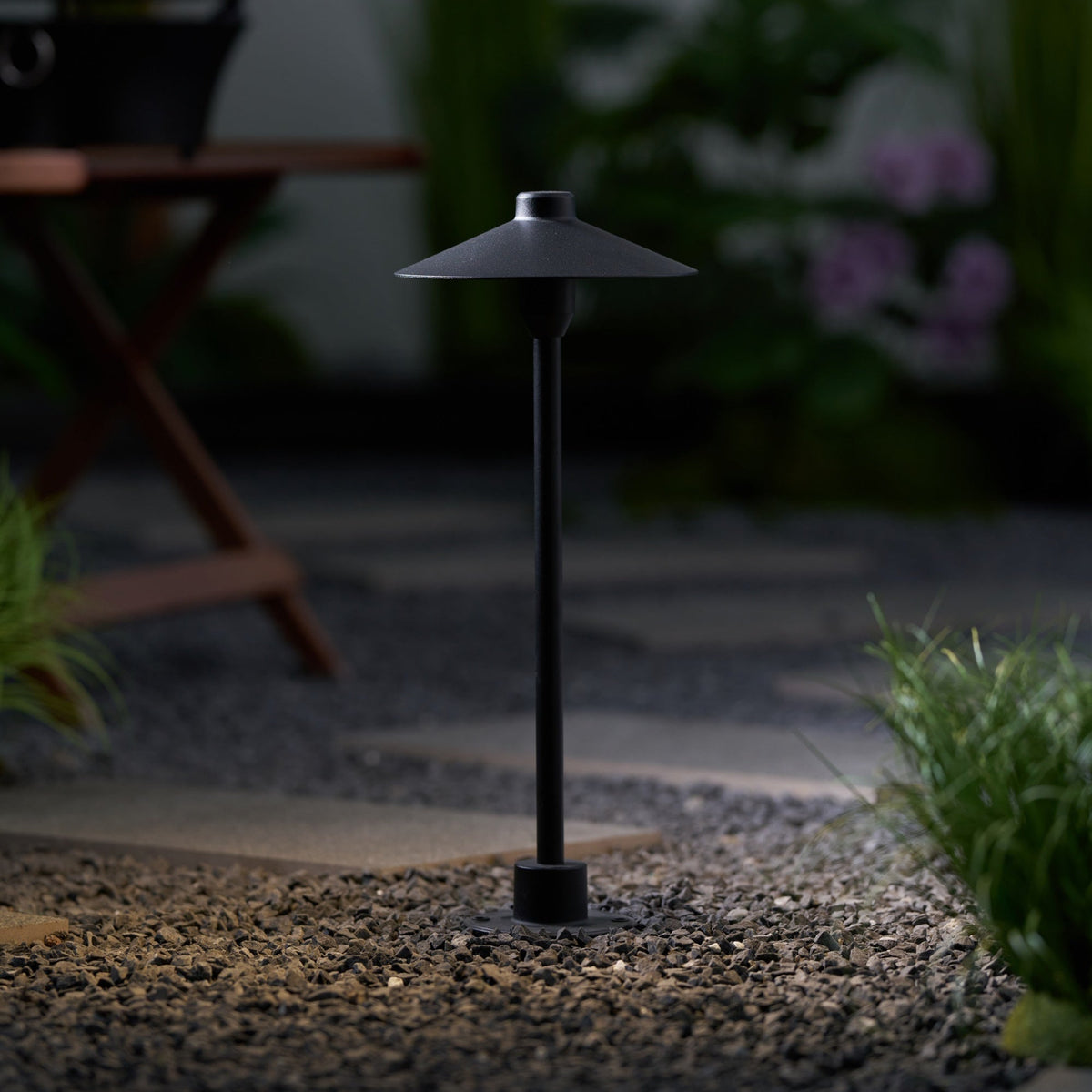 Shadowcap LED Path Light – Minimalist Outdoor Garden Lamp in Black