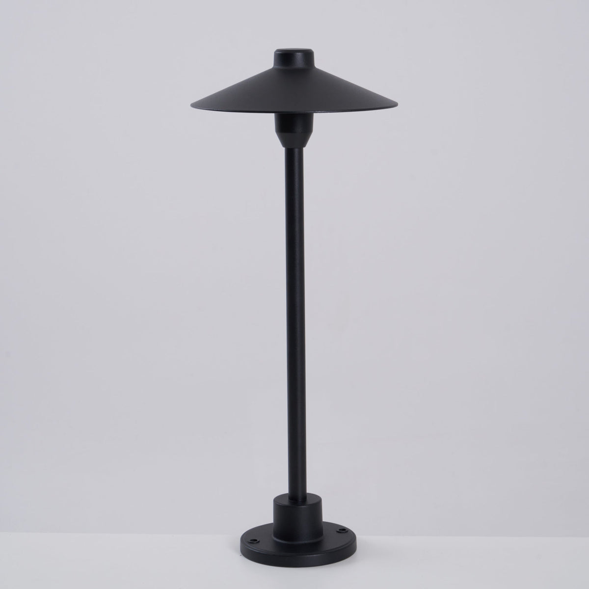 Shadowcap LED Path Light – Minimalist Outdoor Garden Lamp in Black