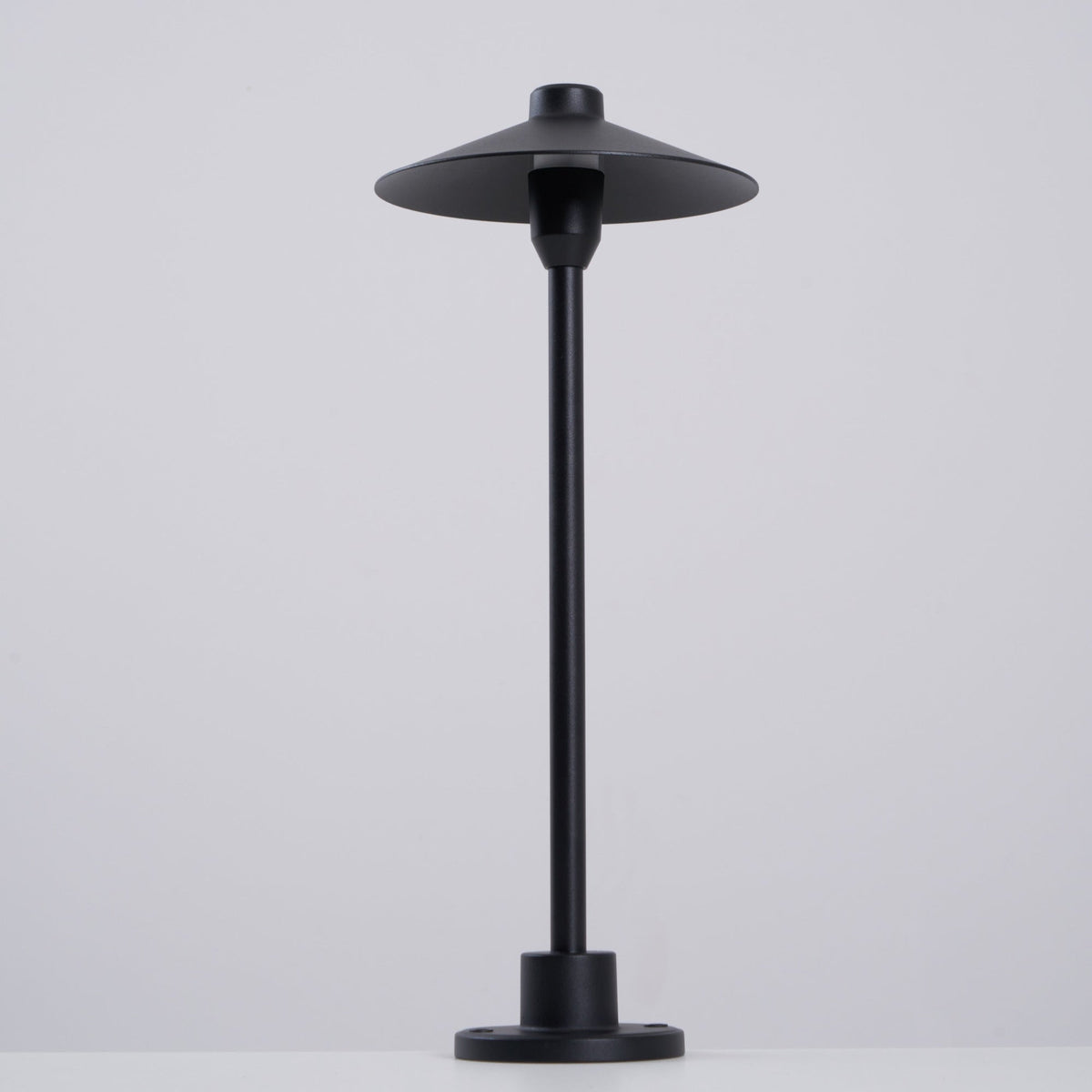 Shadowcap LED Path Light – Minimalist Outdoor Garden Lamp in Black