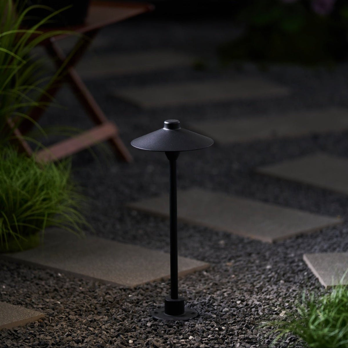 Shadowcap LED Path Light – Minimalist Outdoor Garden Lamp in Black