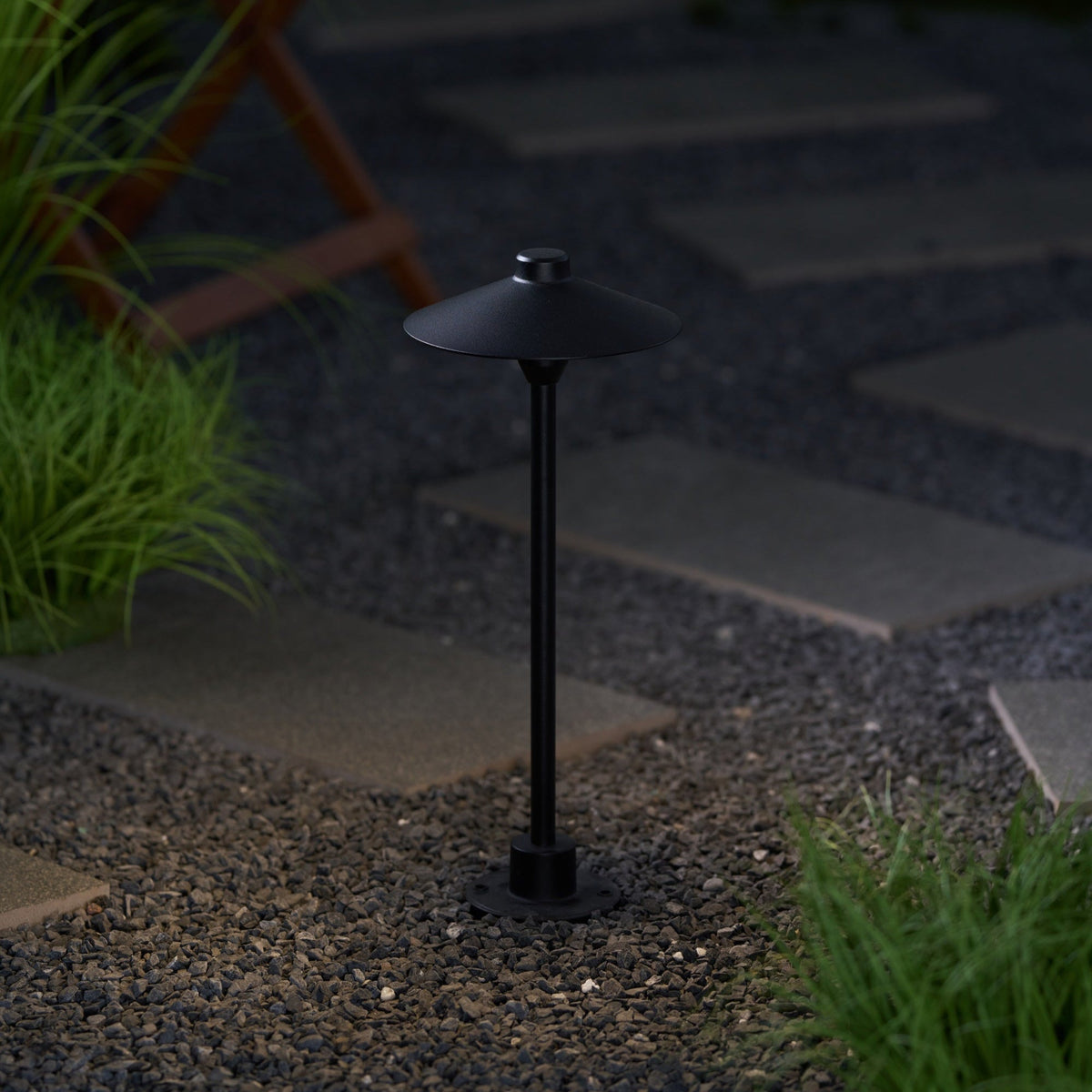 Shadowcap LED Path Light – Minimalist Outdoor Garden Lamp in Black