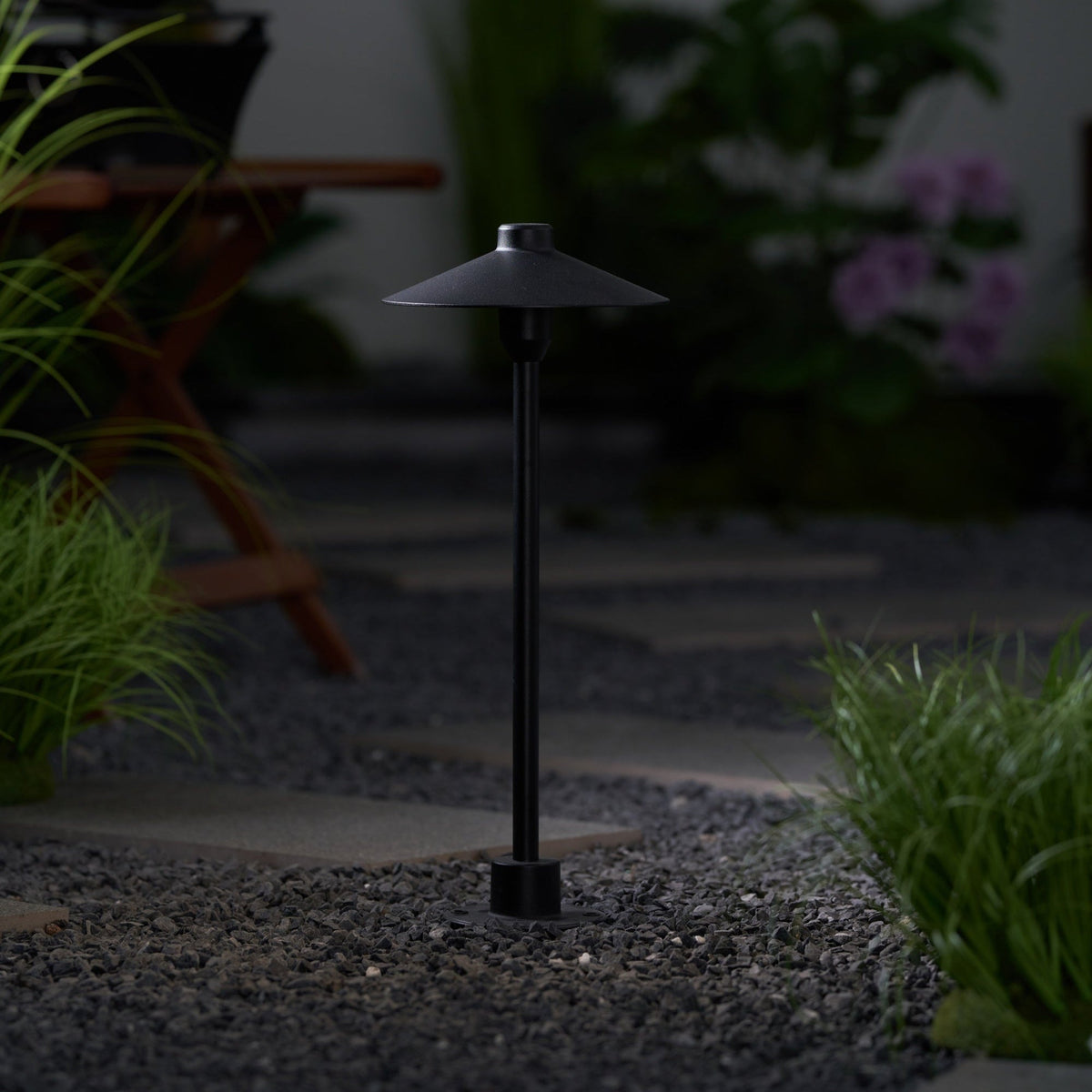 Shadowcap LED Path Light – Minimalist Outdoor Garden Lamp in Black