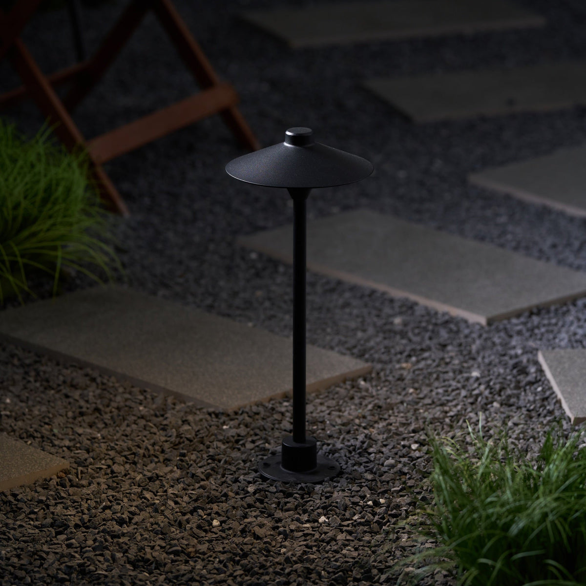 Shadowcap LED Path Light – Minimalist Outdoor Garden Lamp in Black