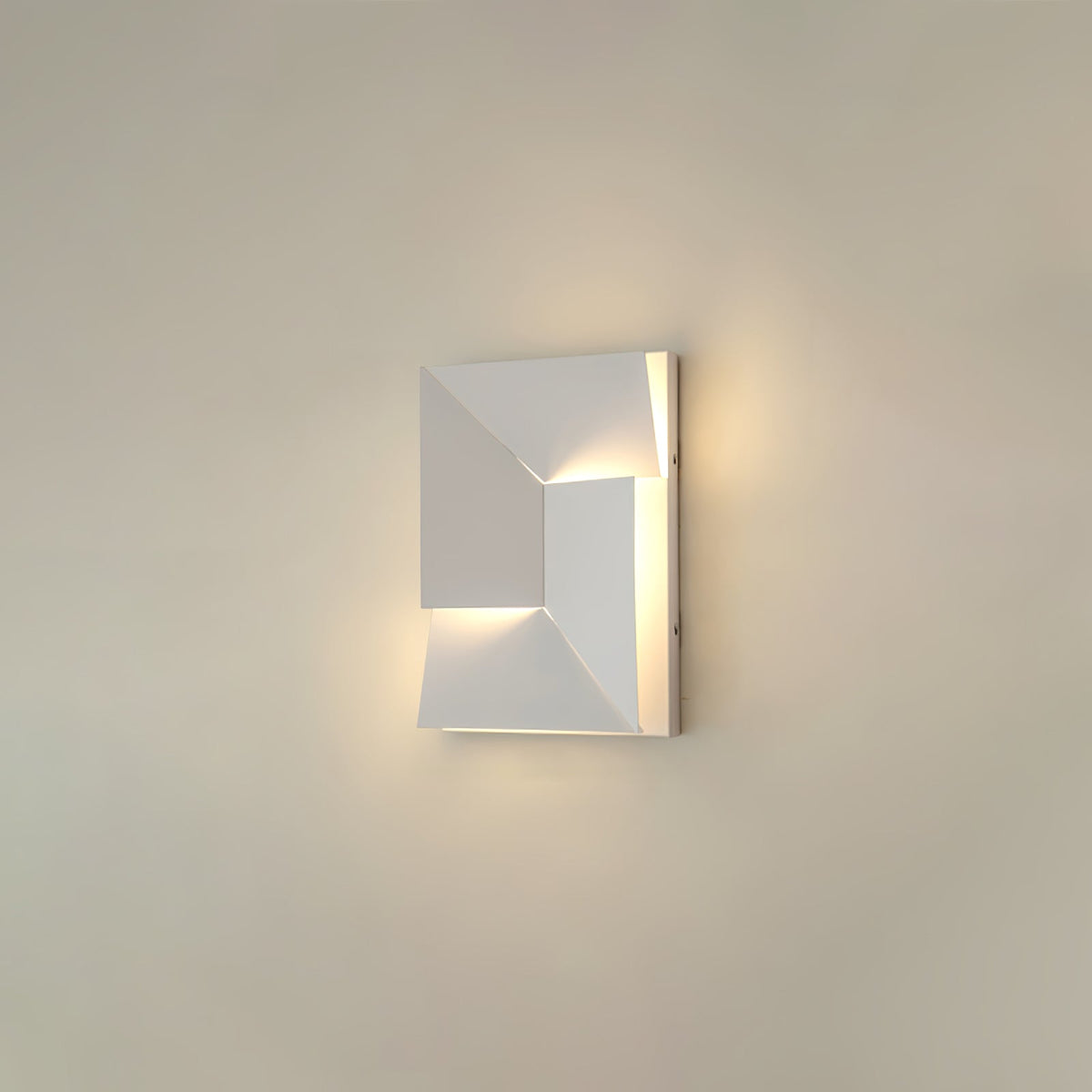 Shadows Charging Grand Sconce