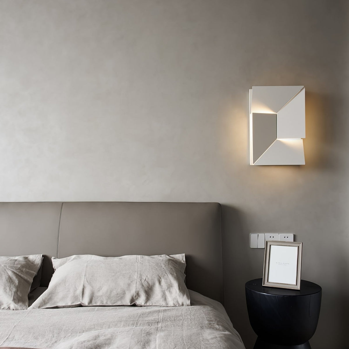 Shadows Charging Grand Sconce