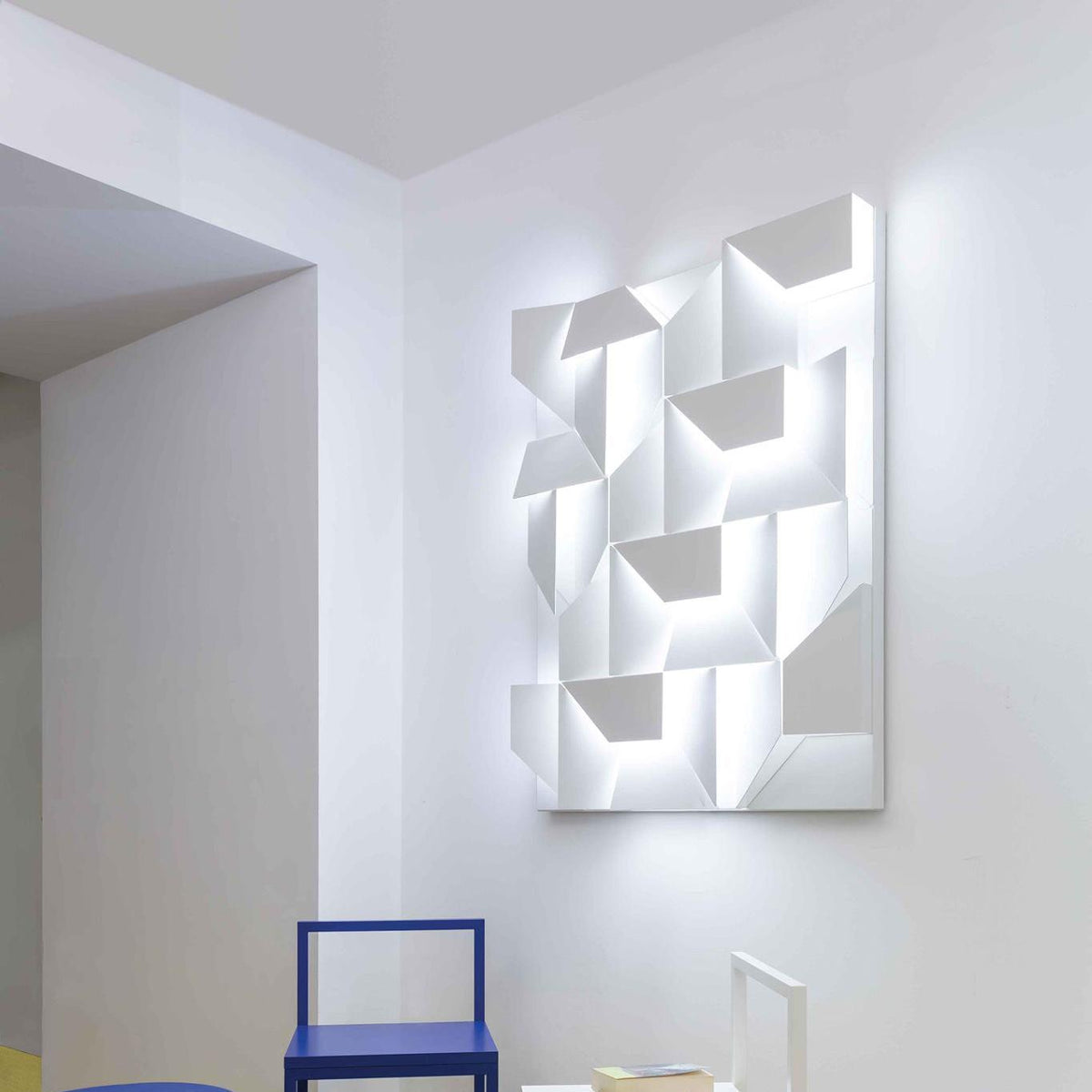 Shadows Charging Grand Sconce