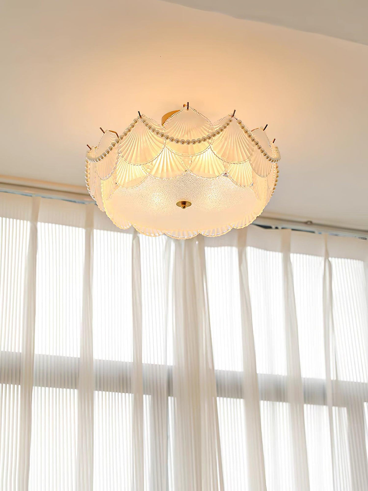 shell-glass-ceiling-lamp