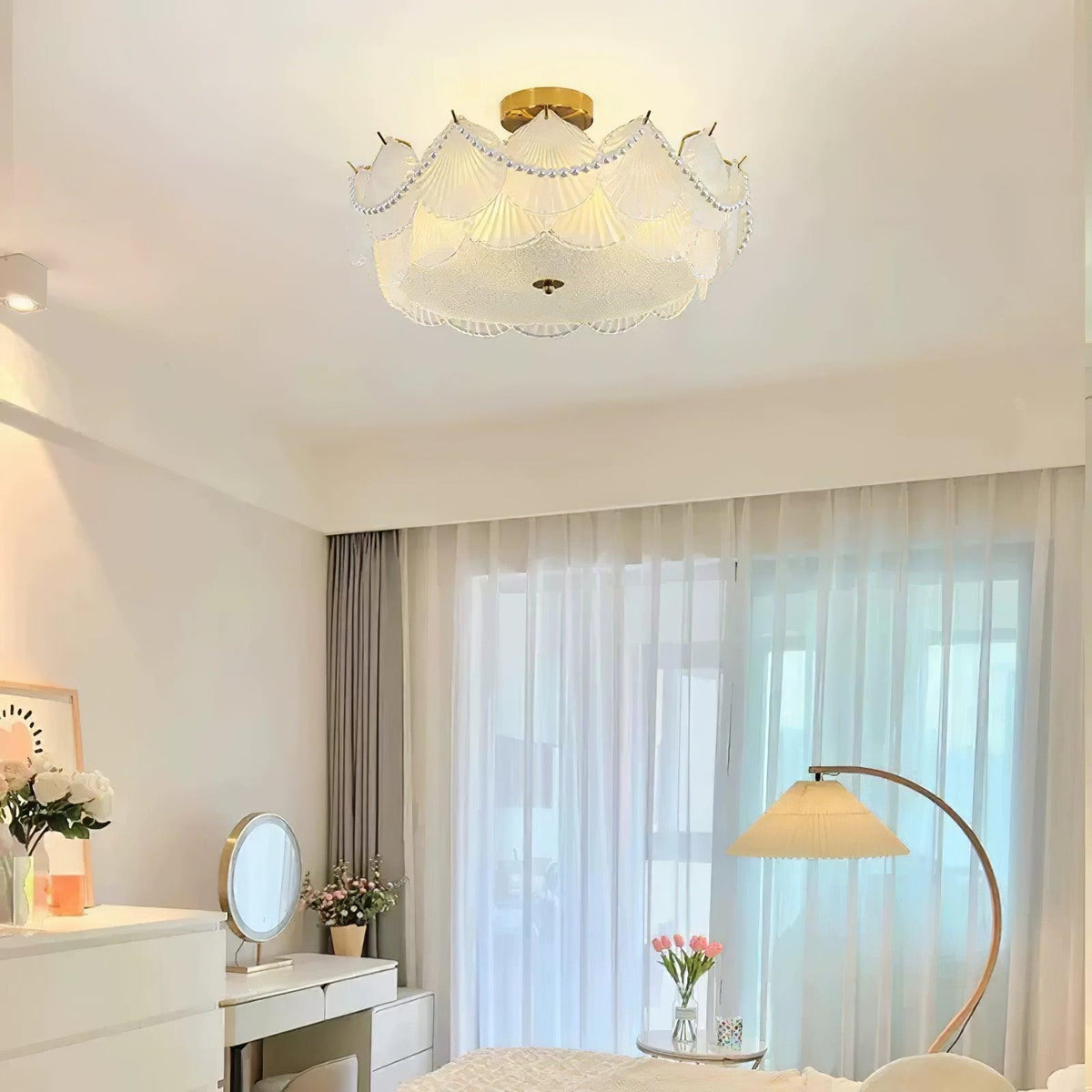 shell-glass-ceiling-lamp