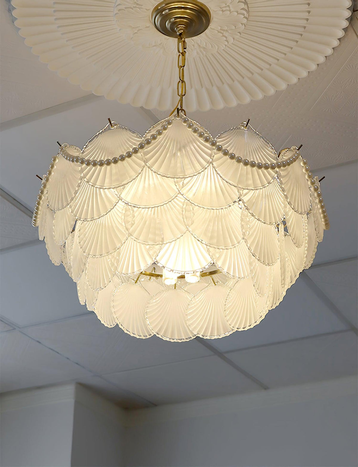shell-pearl-chandelier