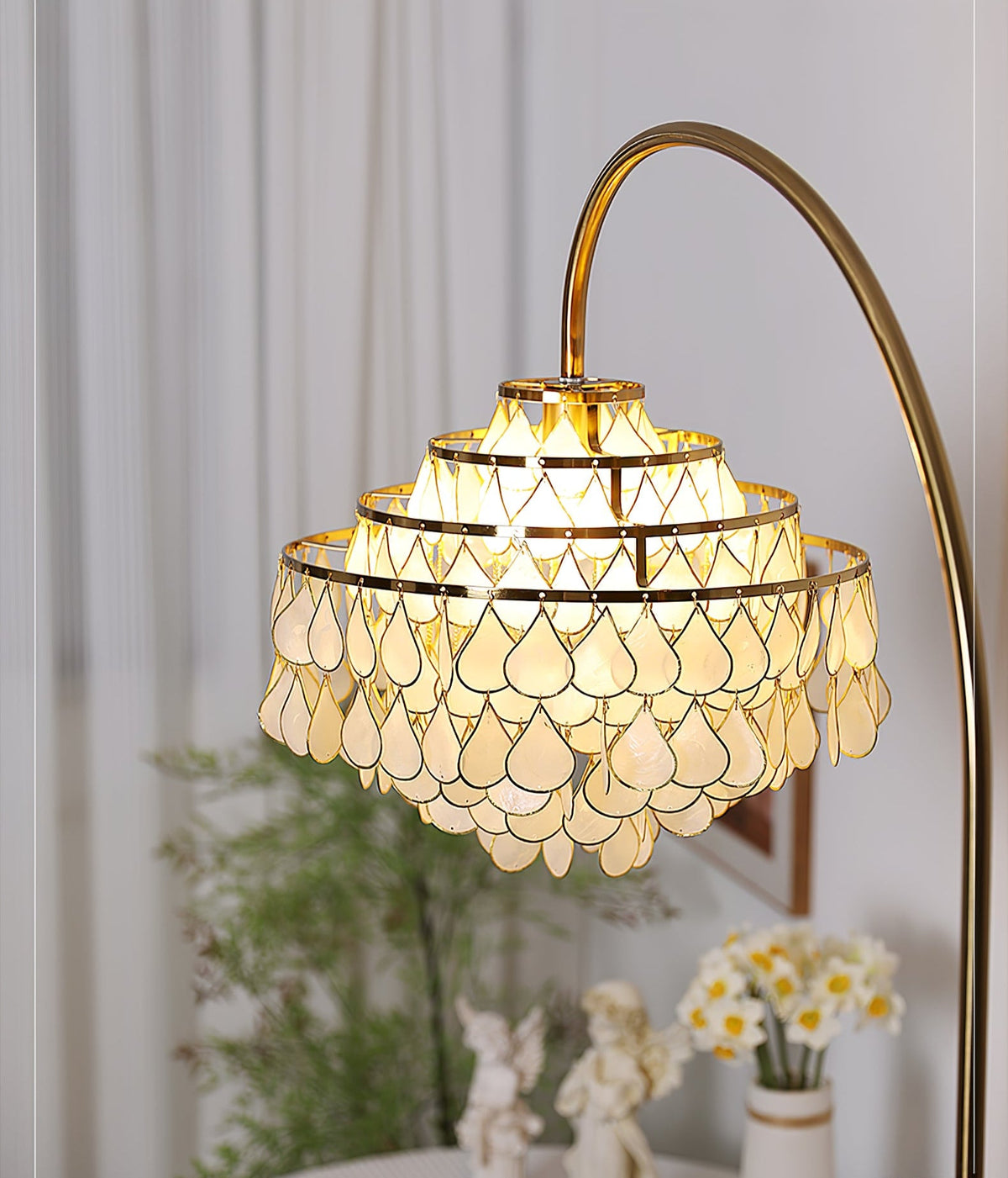 Lumière Shell Floor Lamp with Mother-of-Pearl Shade