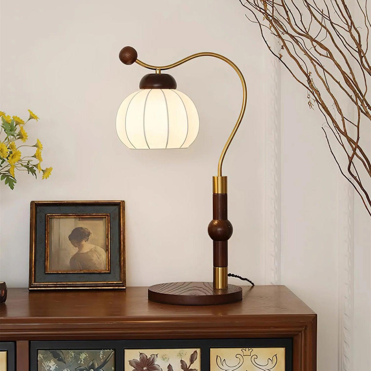 silk-globe-table-lamp