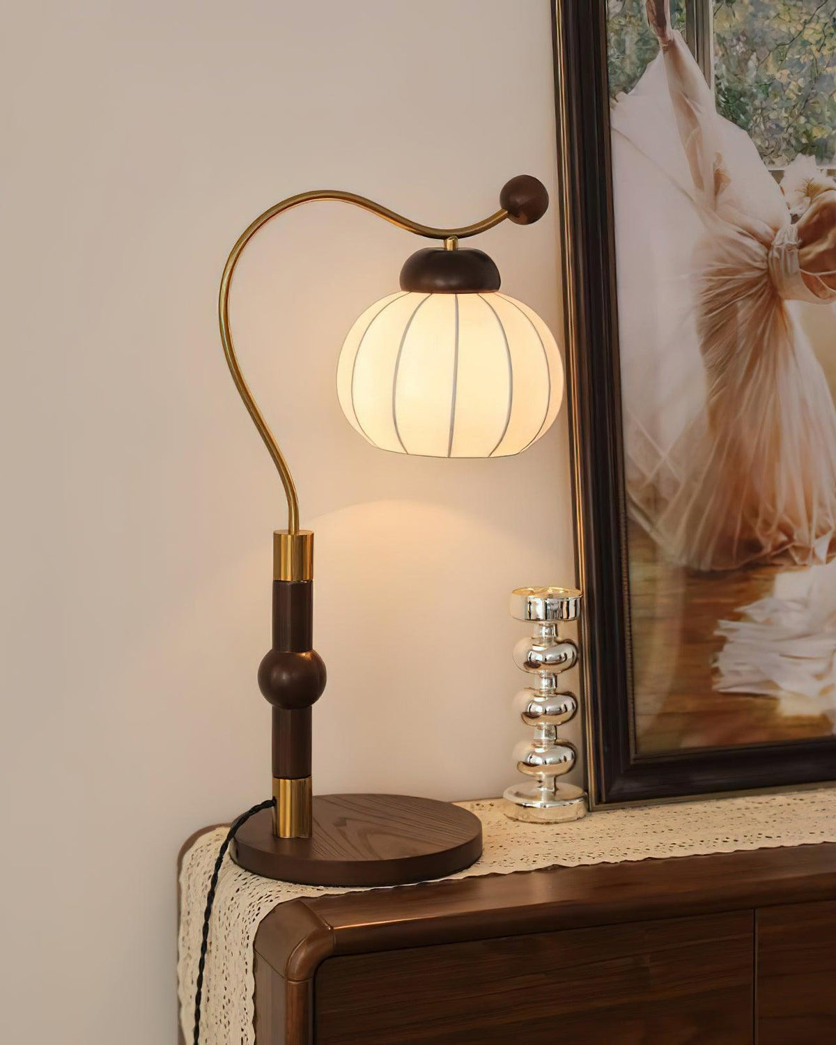 silk-globe-table-lamp