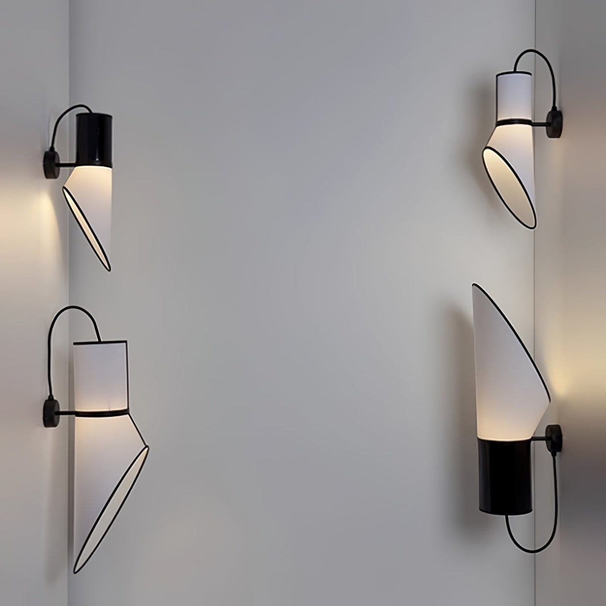 Sketch Line Wall Sconce – Minimalist Designer Wall Light in Black & White