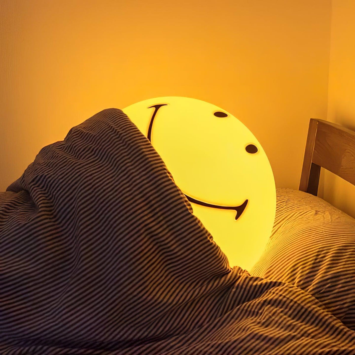 Smiling Rechargeable Built In Battery Table Lamp