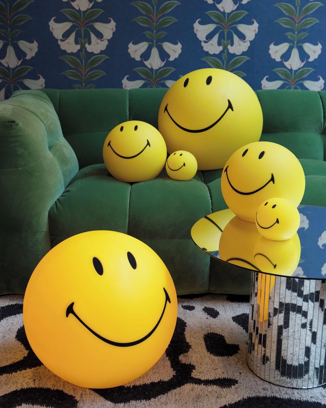 Smiling Rechargeable Built In Battery Table Lamp