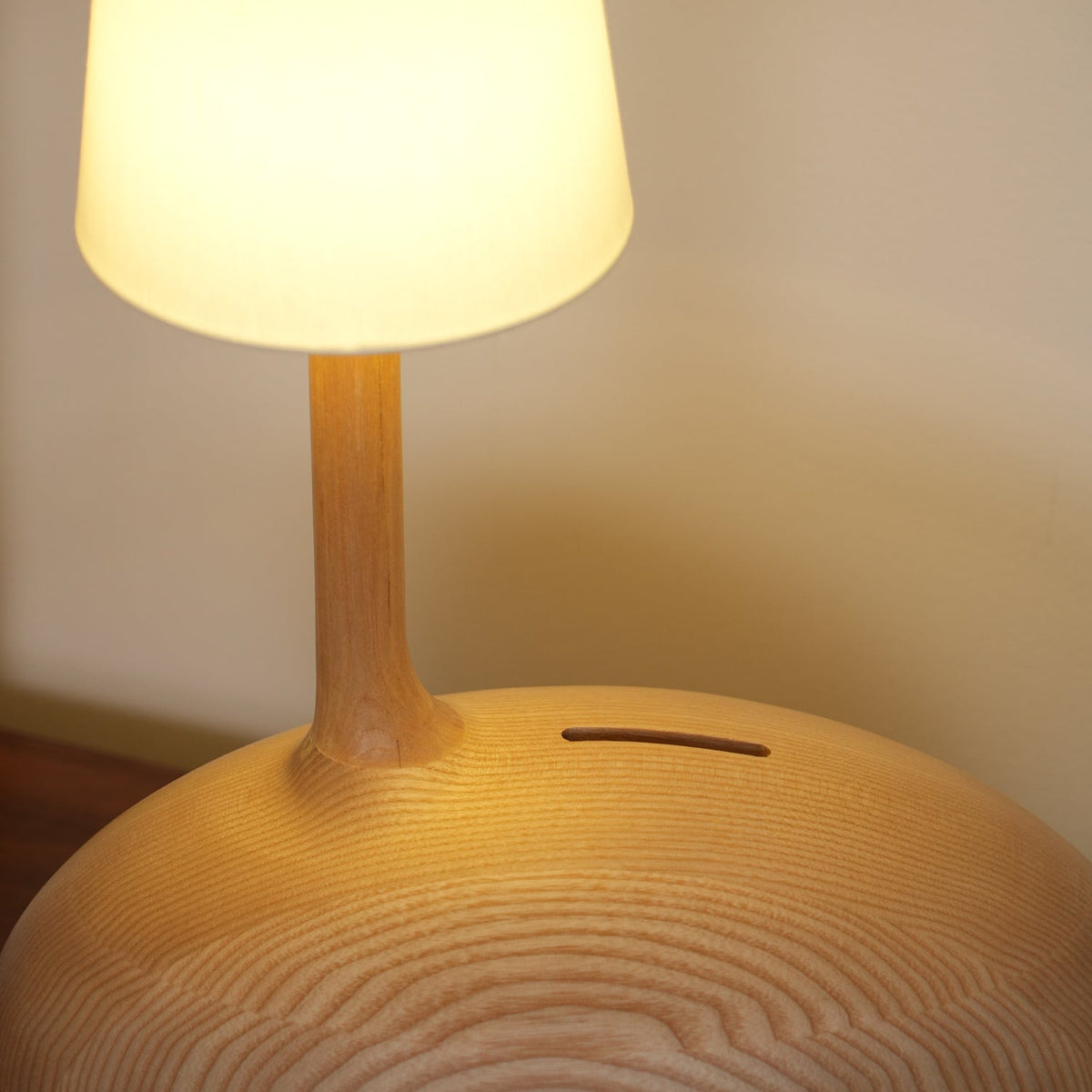 snail-table-lamp