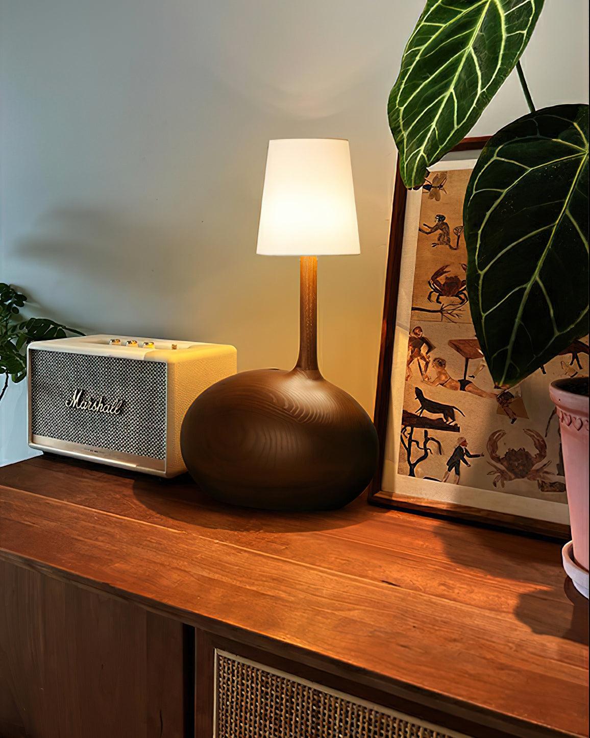 snail-table-lamp