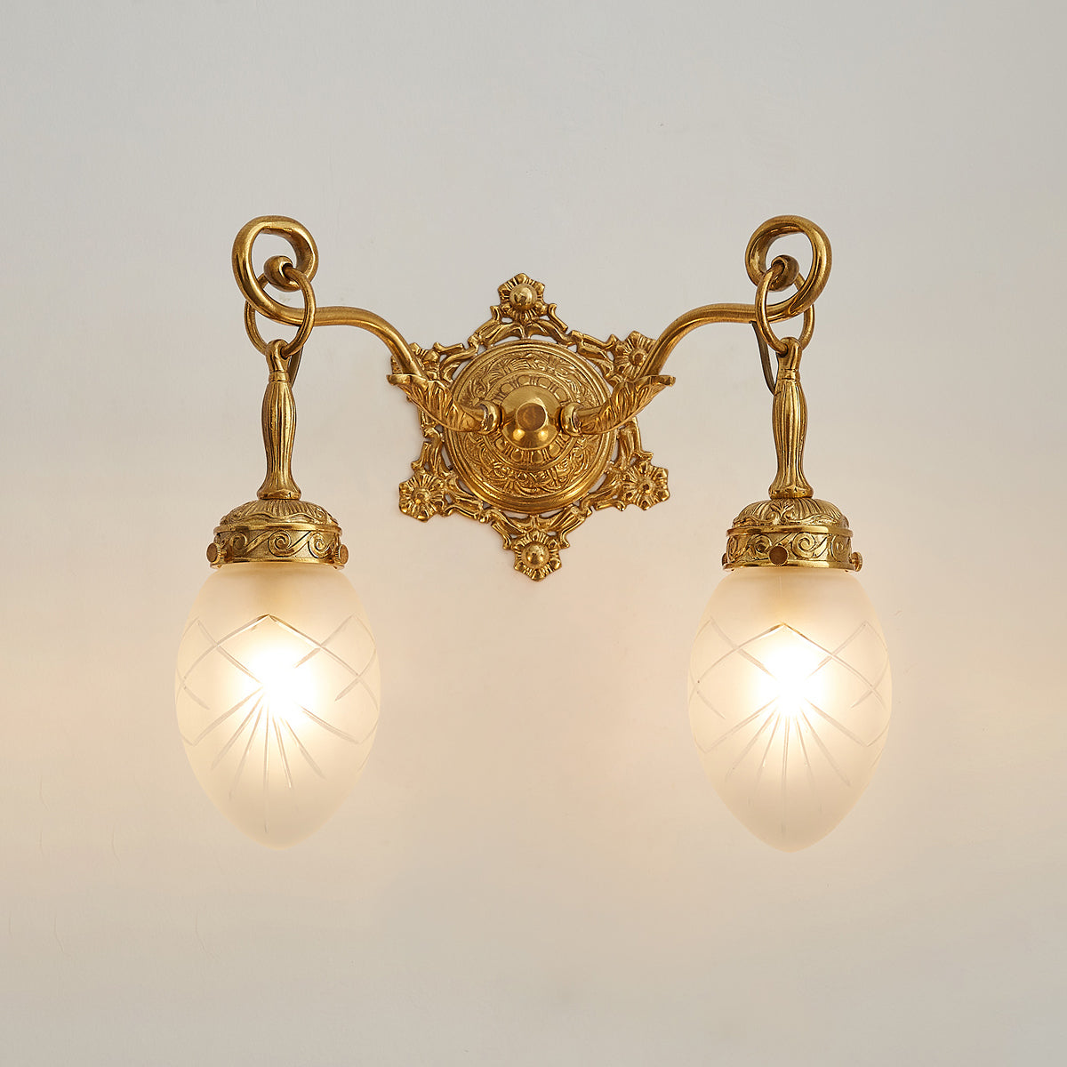 solange-classic-wall-lamp