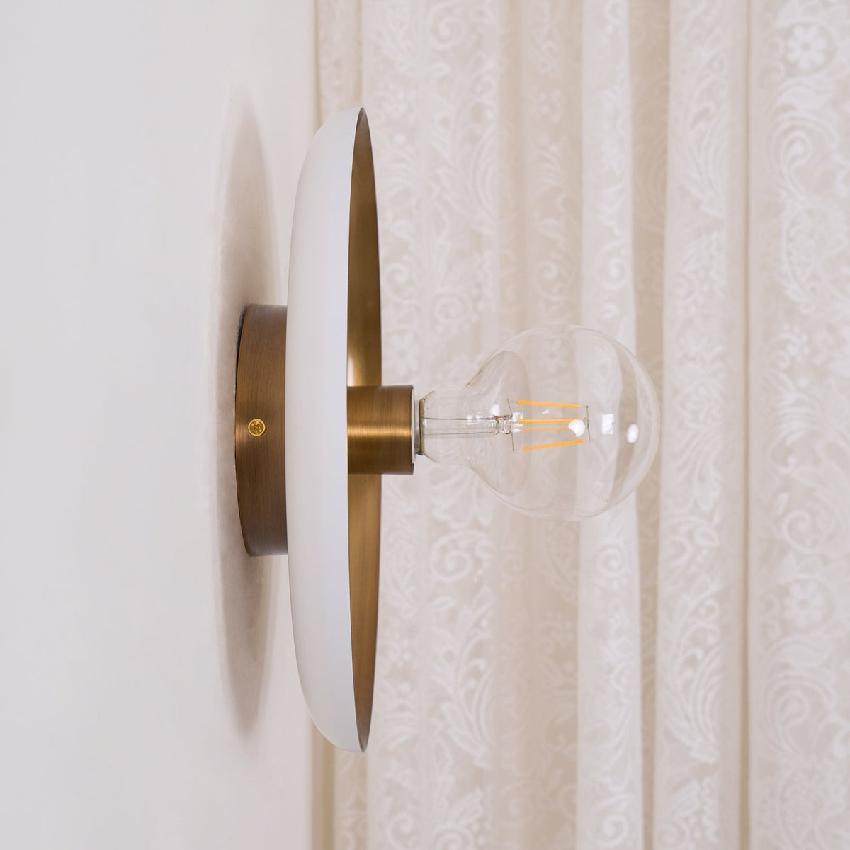 solara-disc-wall-lamp