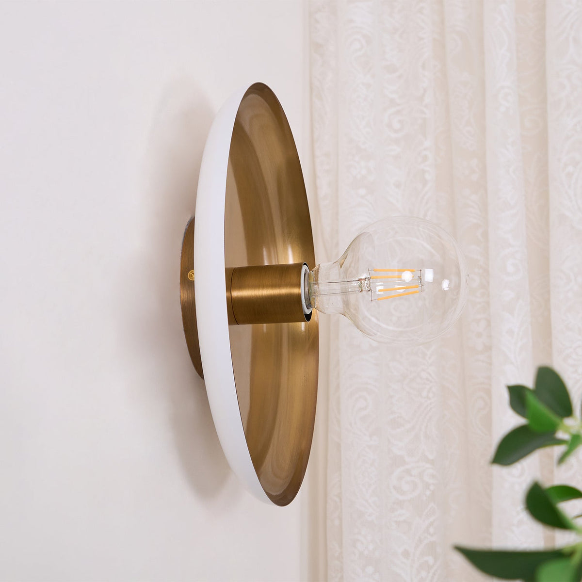 solara-disc-wall-lamp