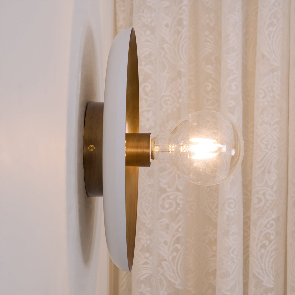 solara-disc-wall-lamp